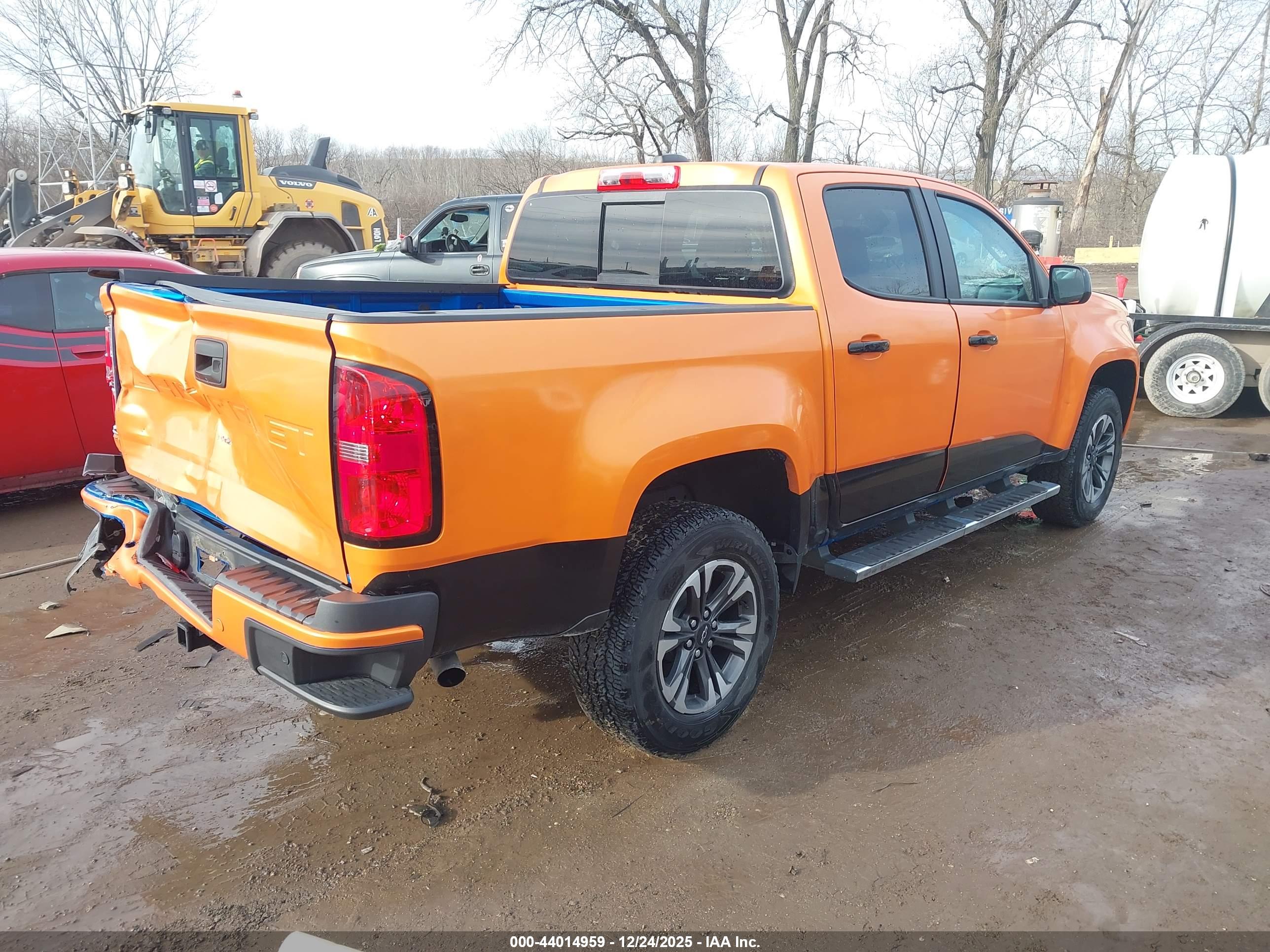 CHEVROLET COLORADO image 4
