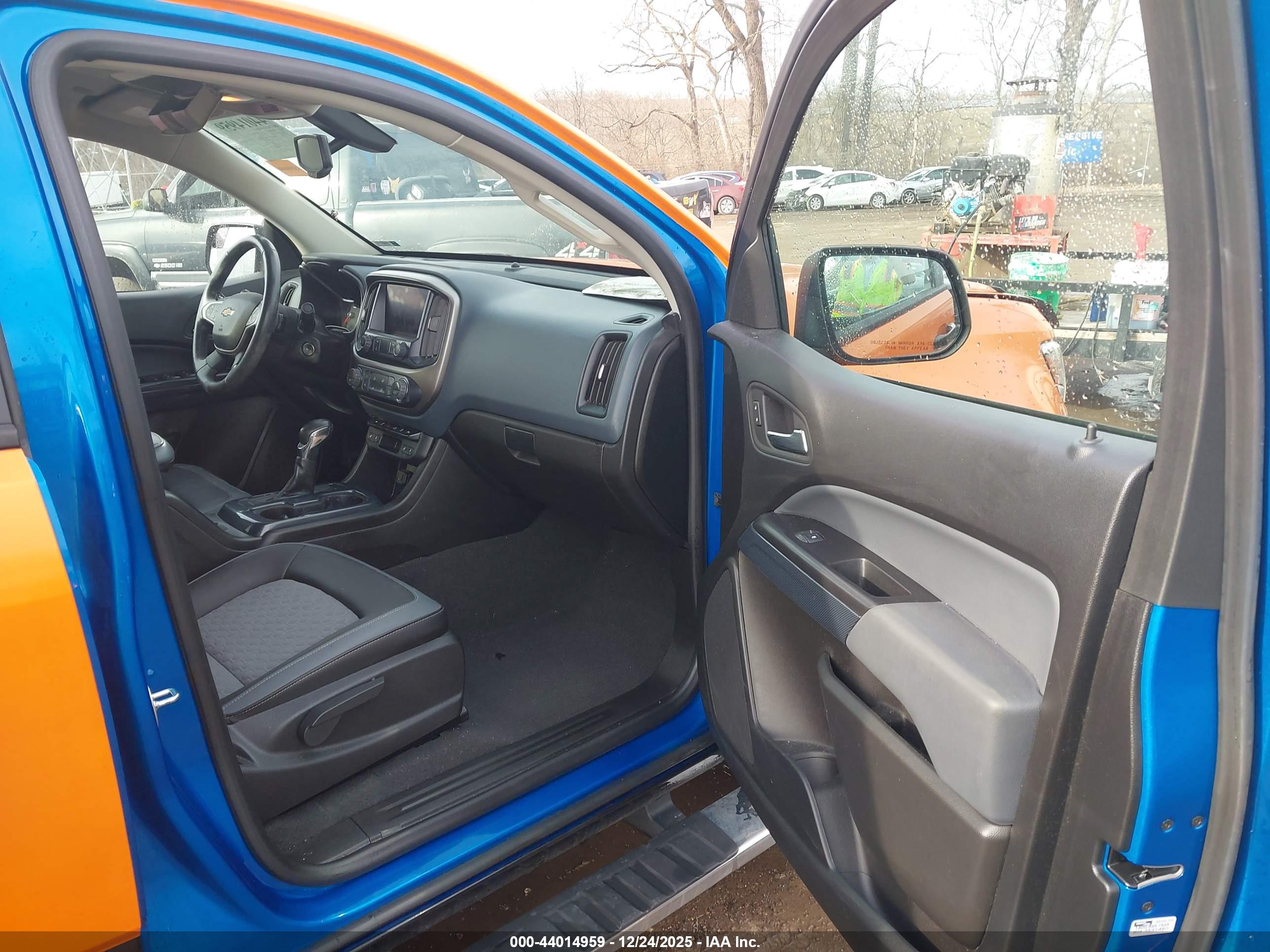 CHEVROLET COLORADO image 5
