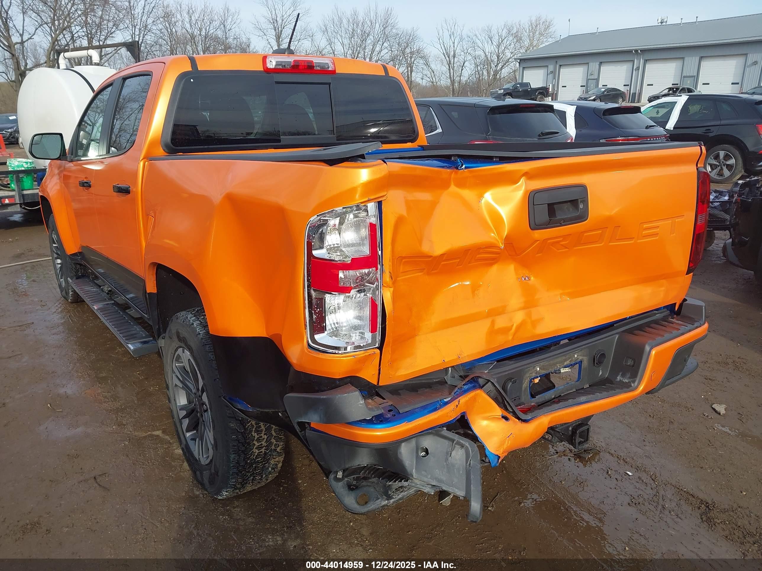 CHEVROLET COLORADO image 6