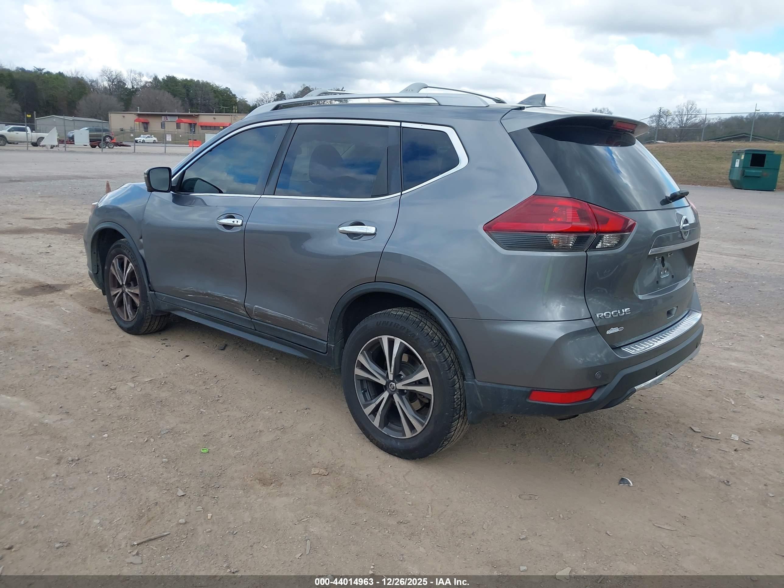 NISSAN ROGUE image 3