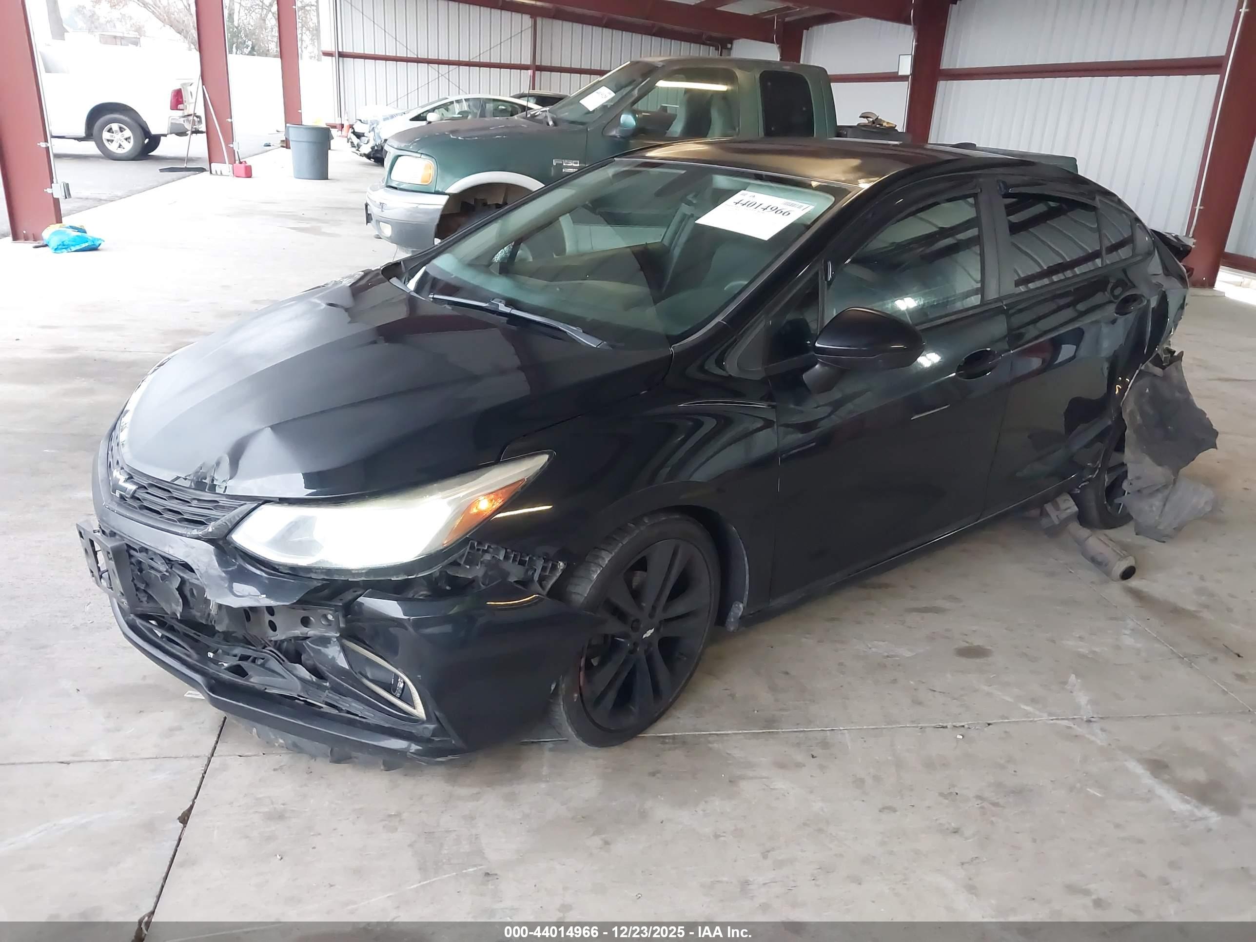 CHEVROLET CRUZE image 2