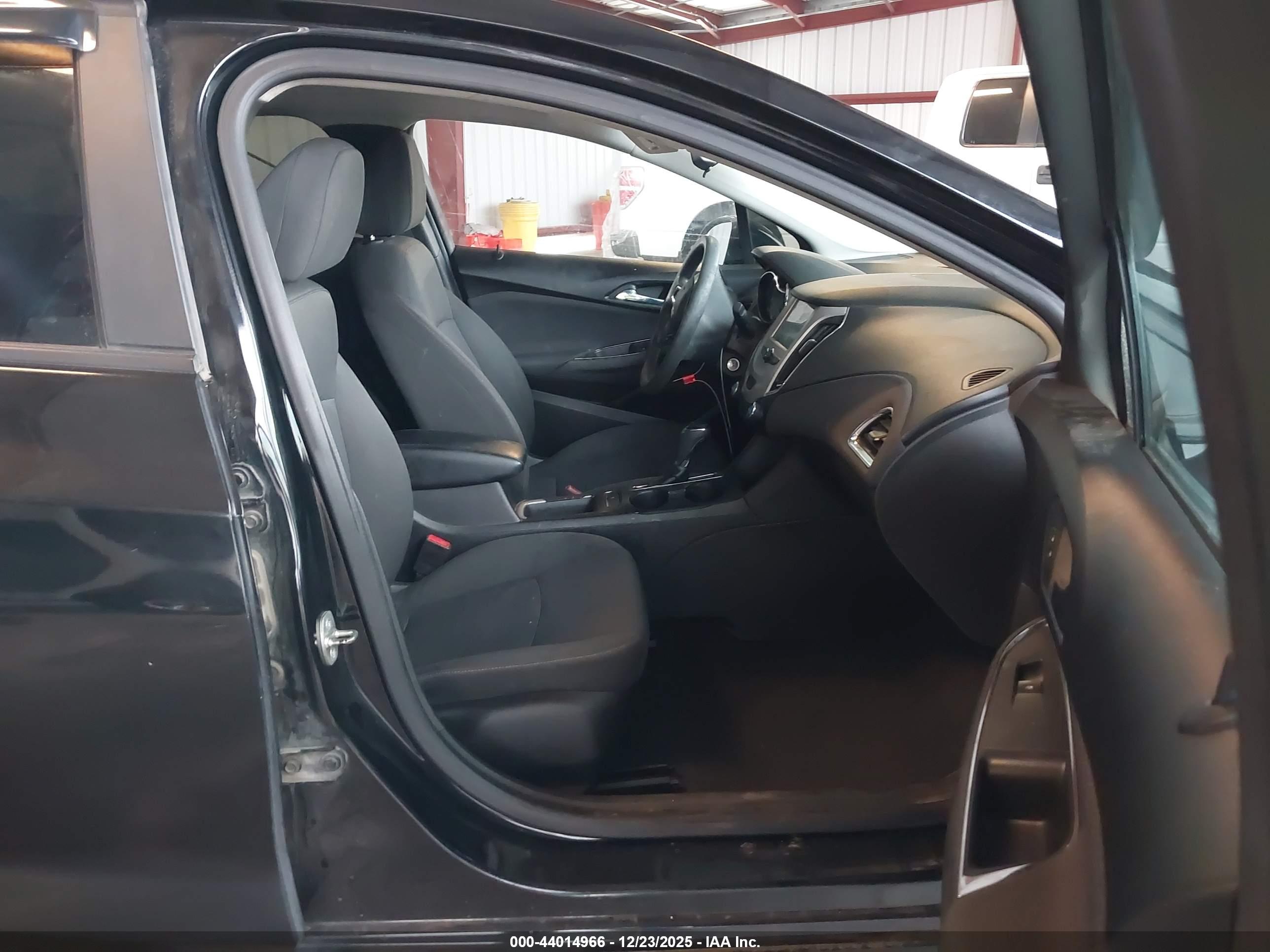 CHEVROLET CRUZE image 5