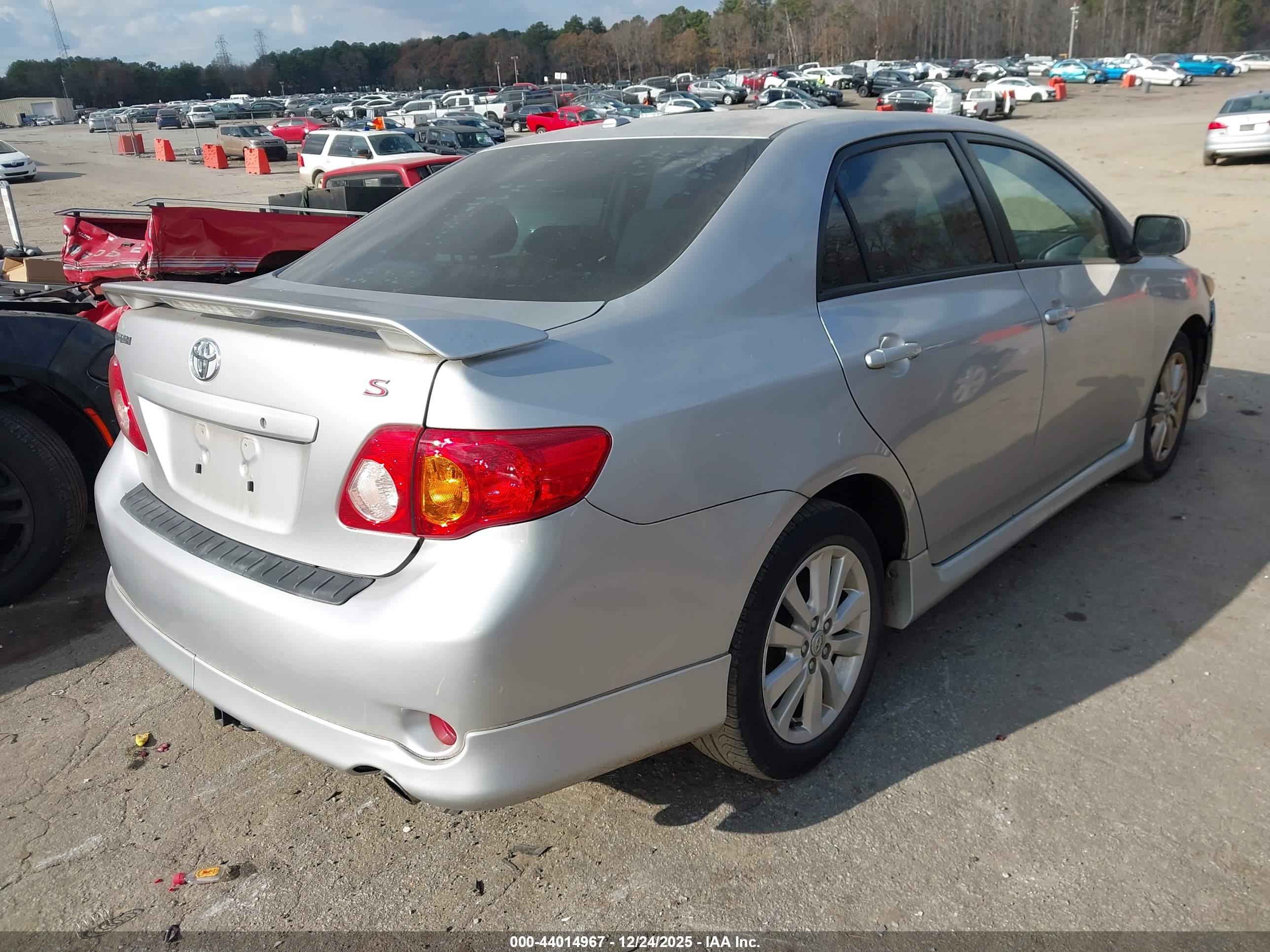 TOYOTA COROLLA image 4