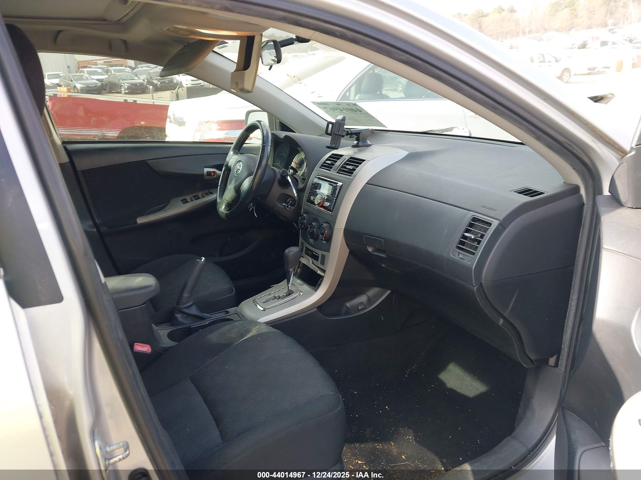 TOYOTA COROLLA image 5