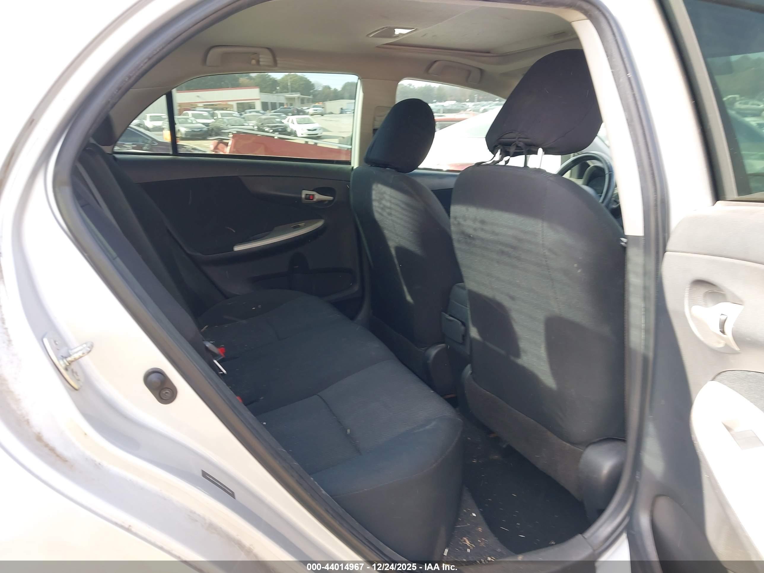 TOYOTA COROLLA image 8
