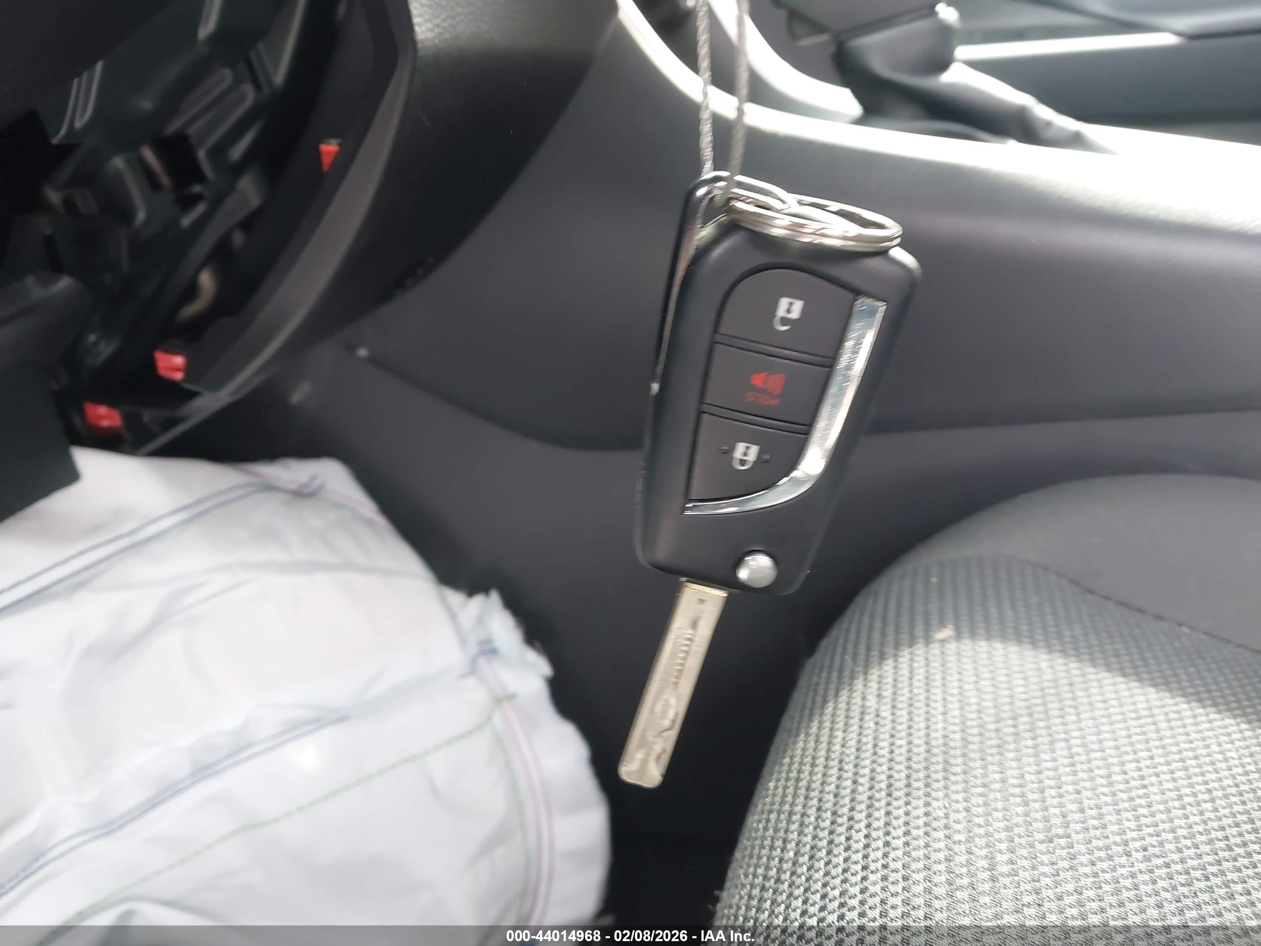 TOYOTA RAV4 image 11