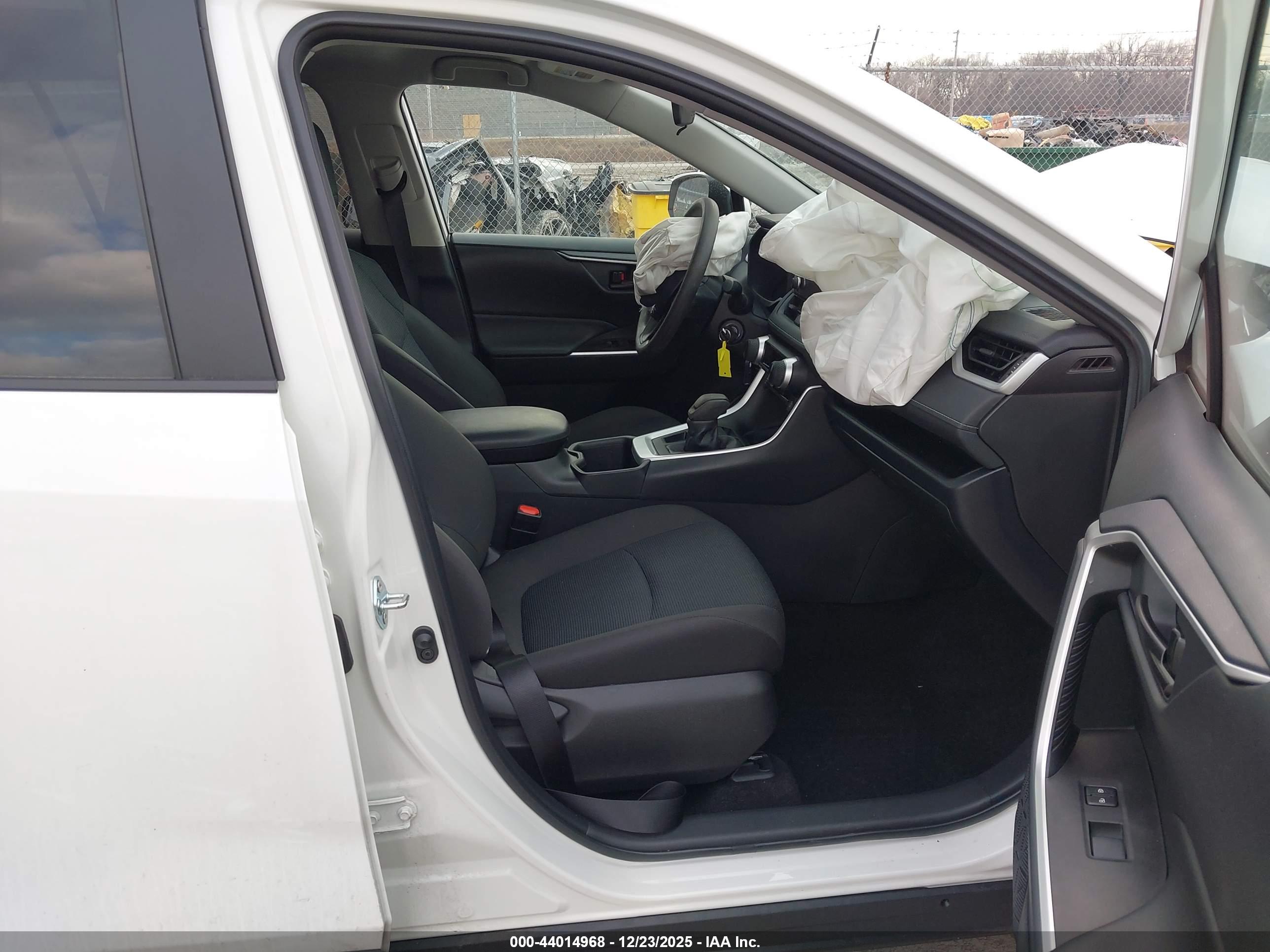 TOYOTA RAV4 image 5