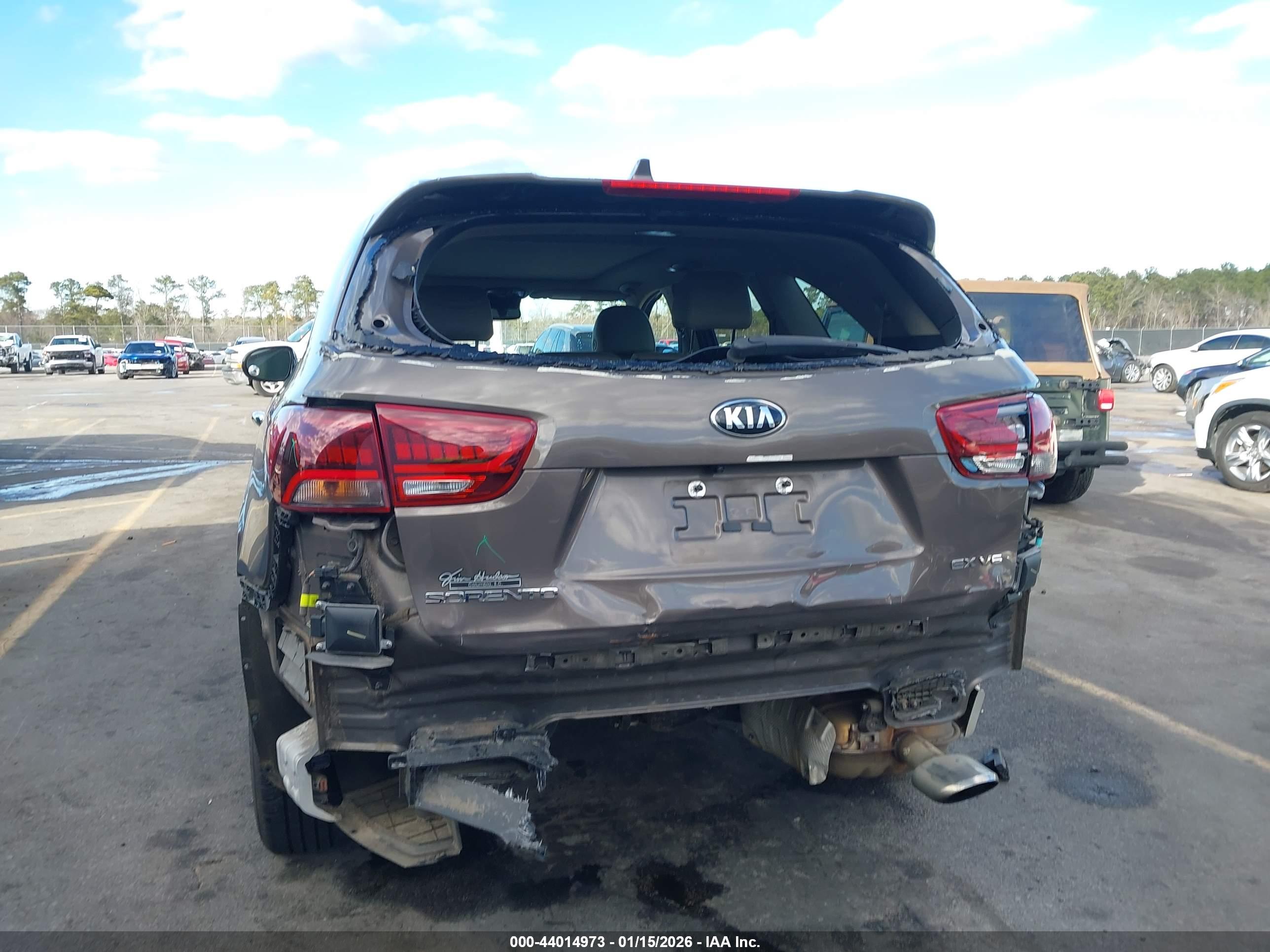 KIA SORENTO image 6