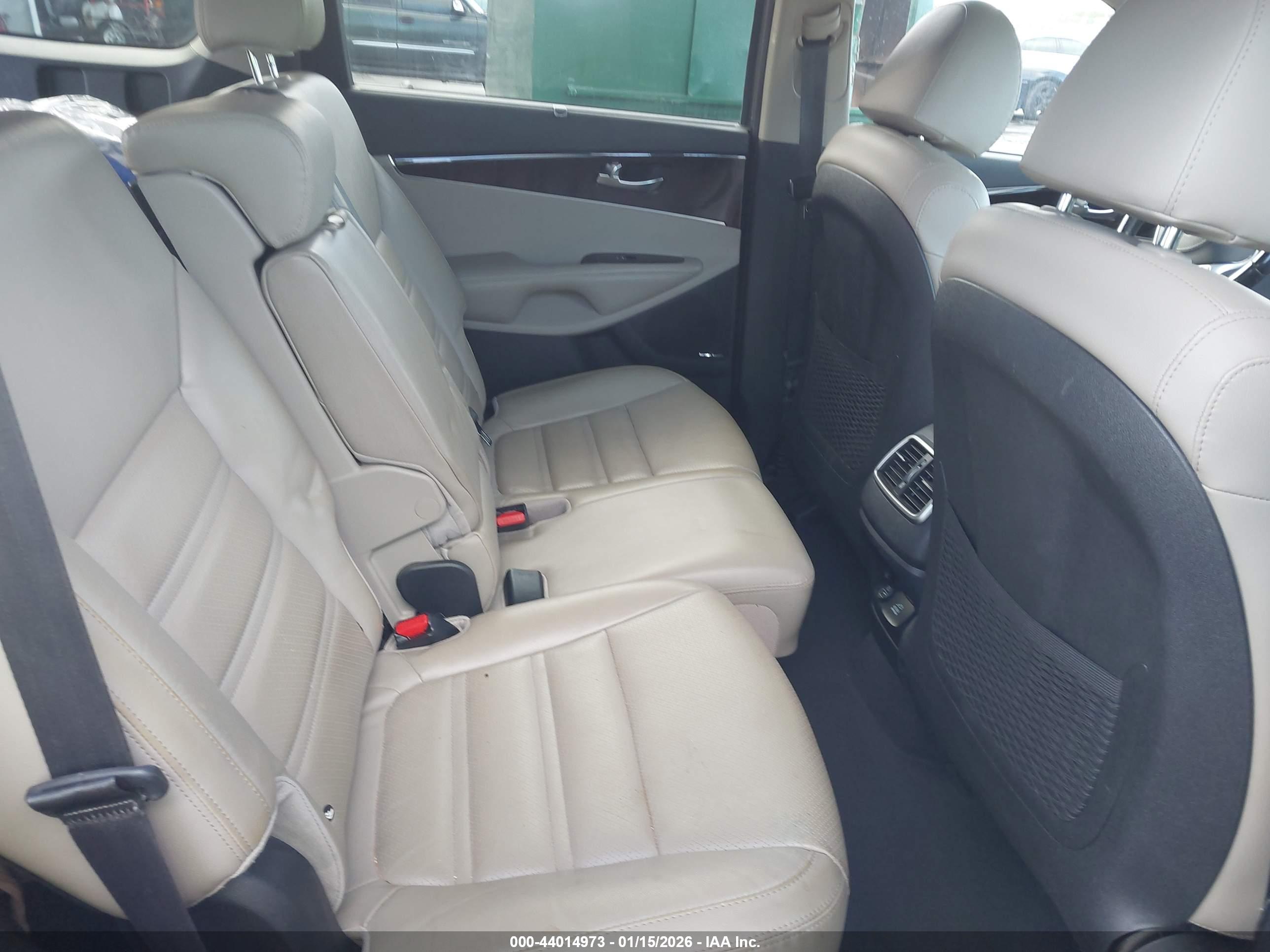 KIA SORENTO image 8