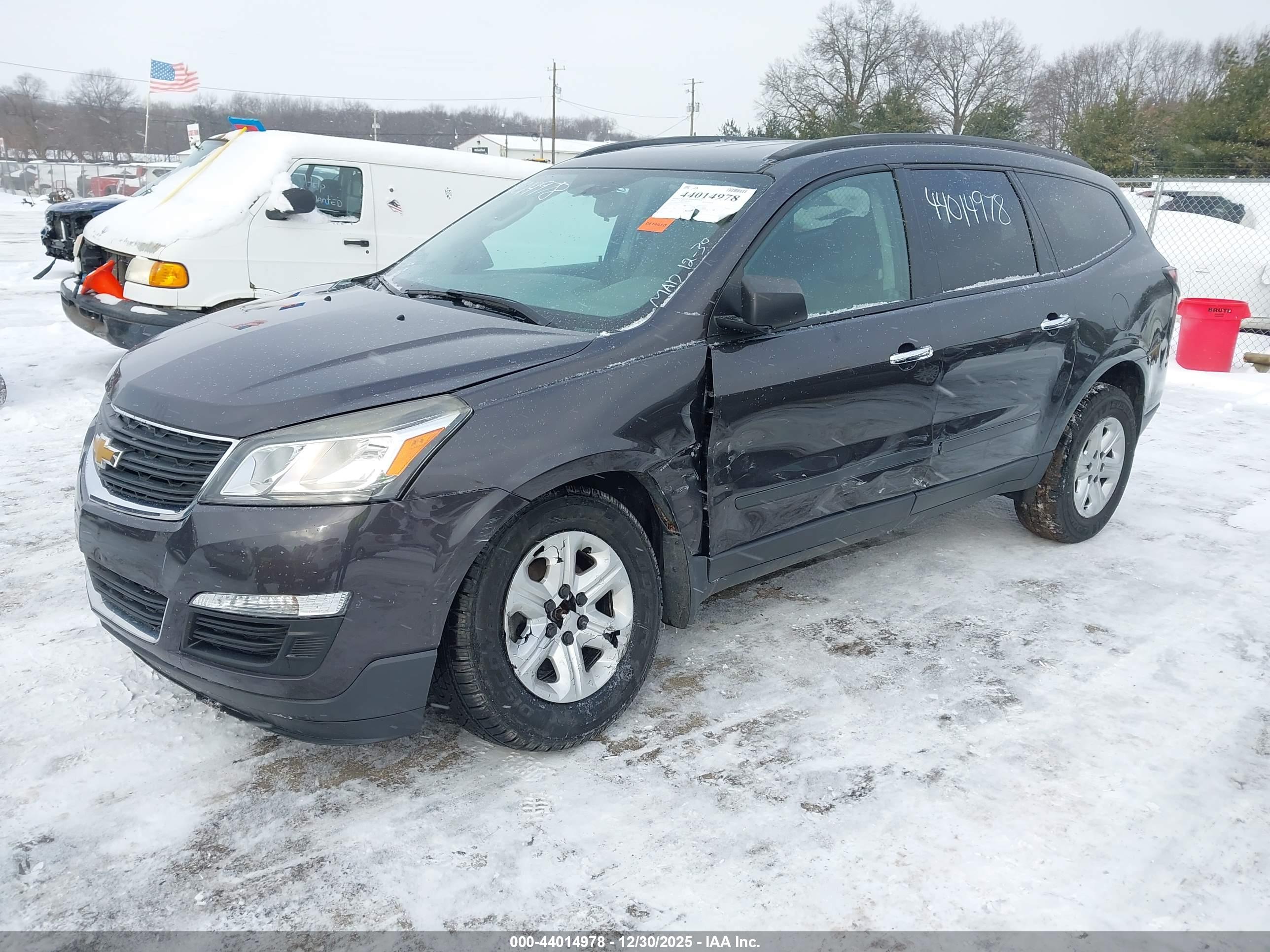 CHEVROLET TRAVERSE image 2