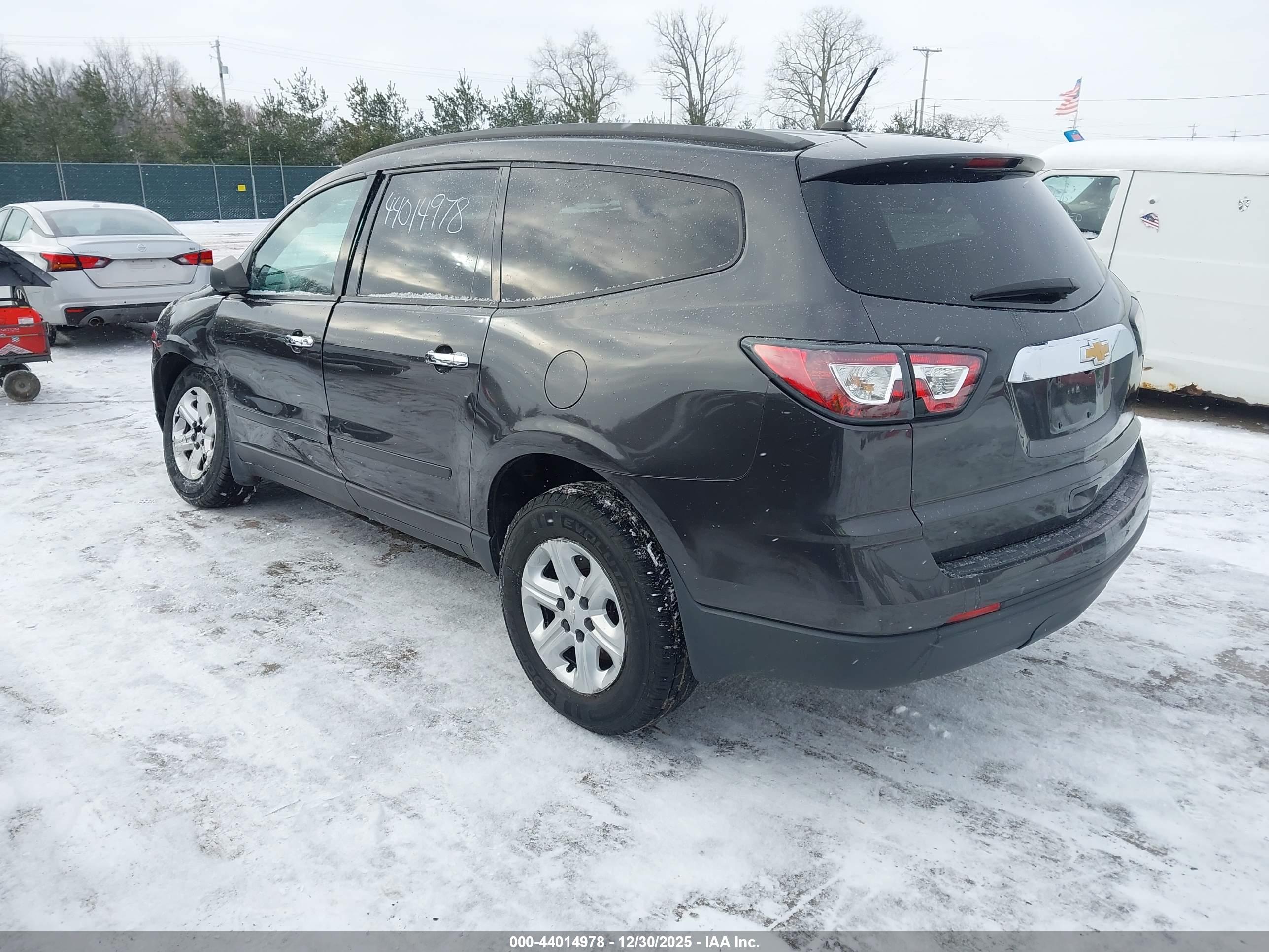CHEVROLET TRAVERSE image 3