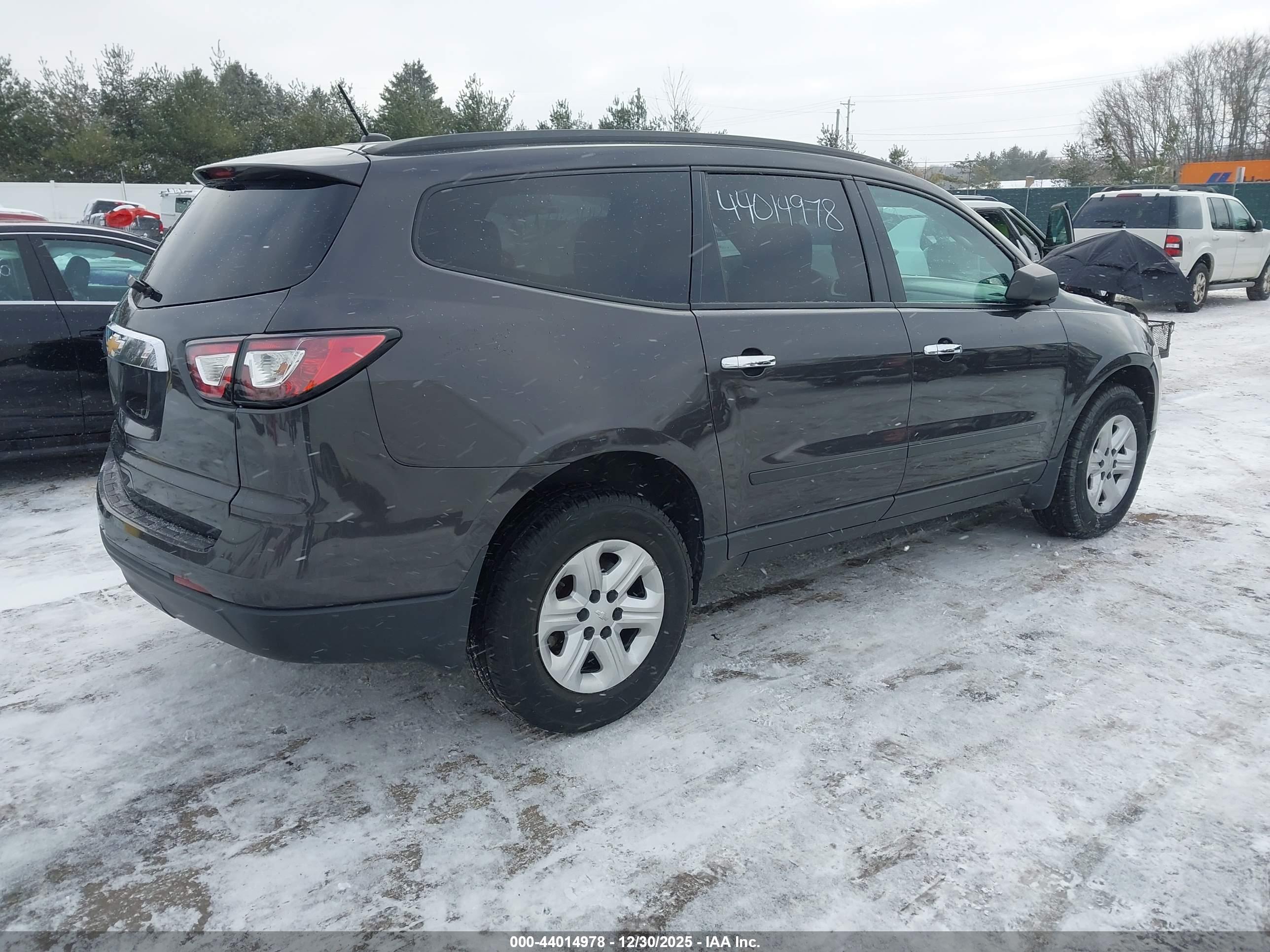 CHEVROLET TRAVERSE image 4