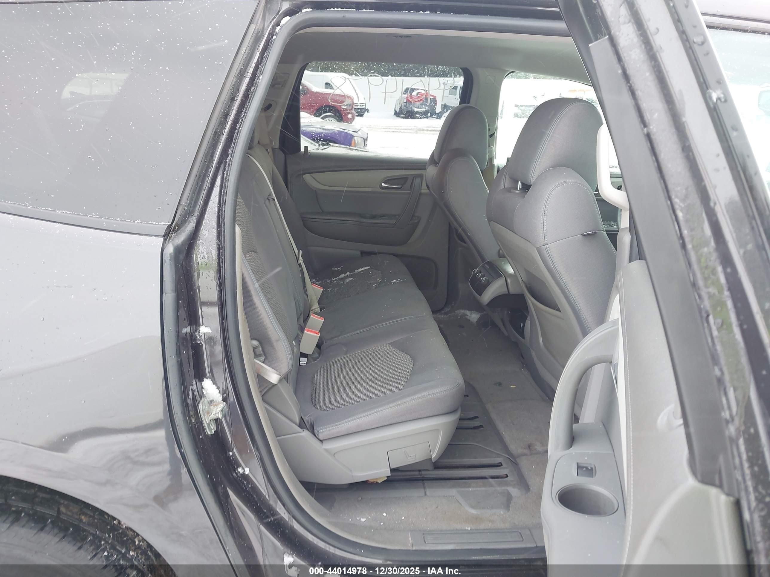 CHEVROLET TRAVERSE image 8