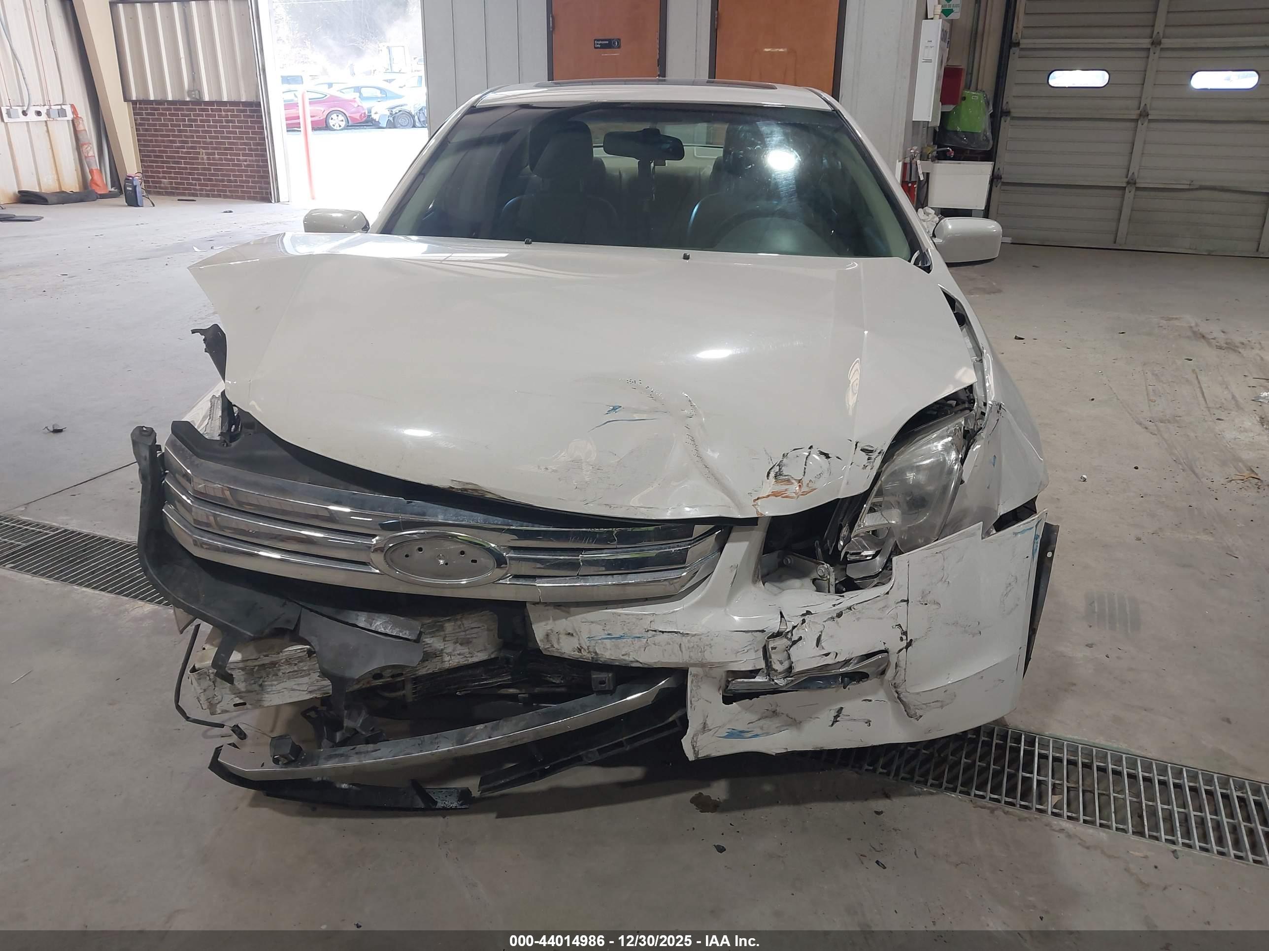 FORD FUSION image 6