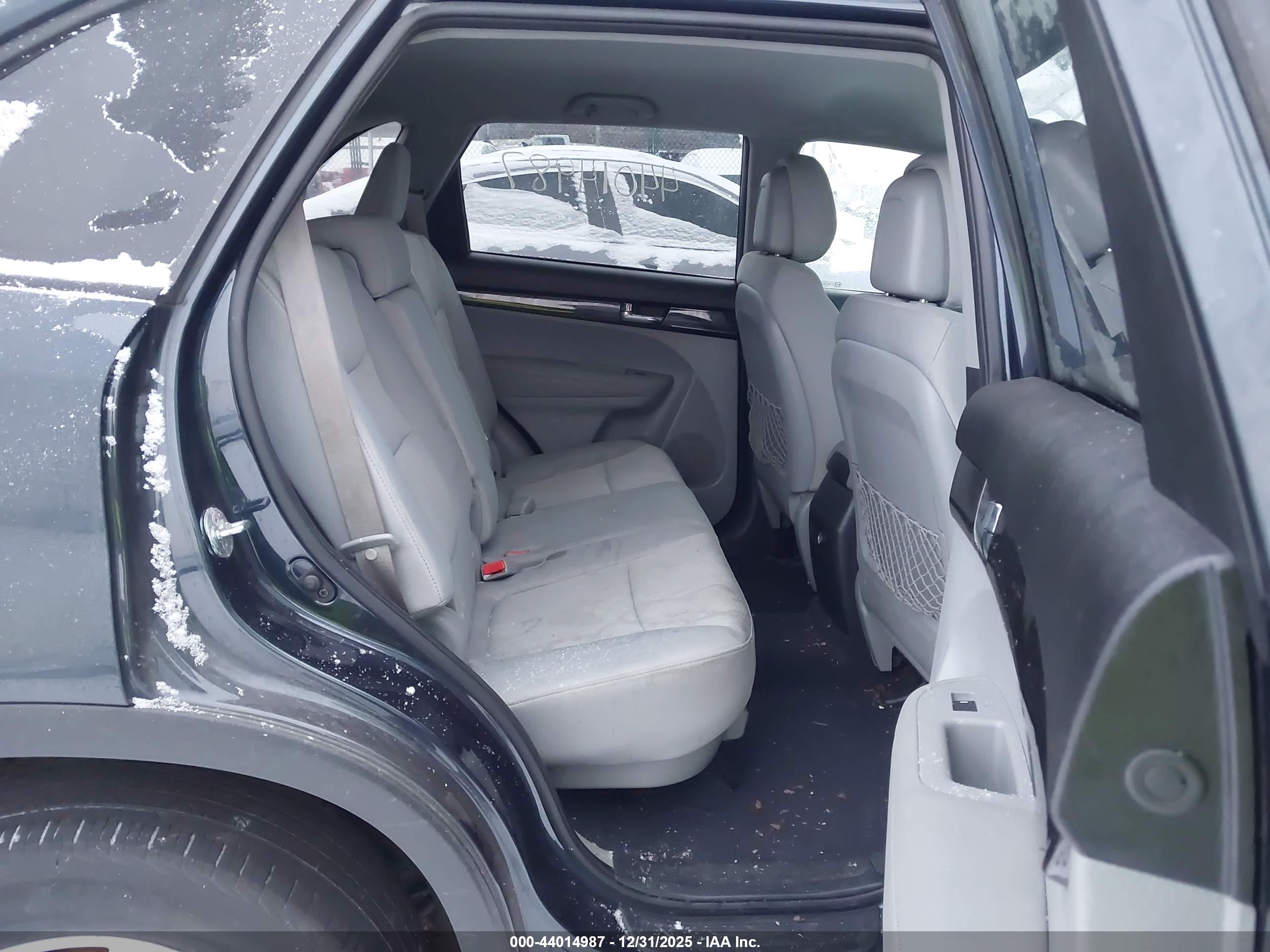 KIA SORENTO image 8