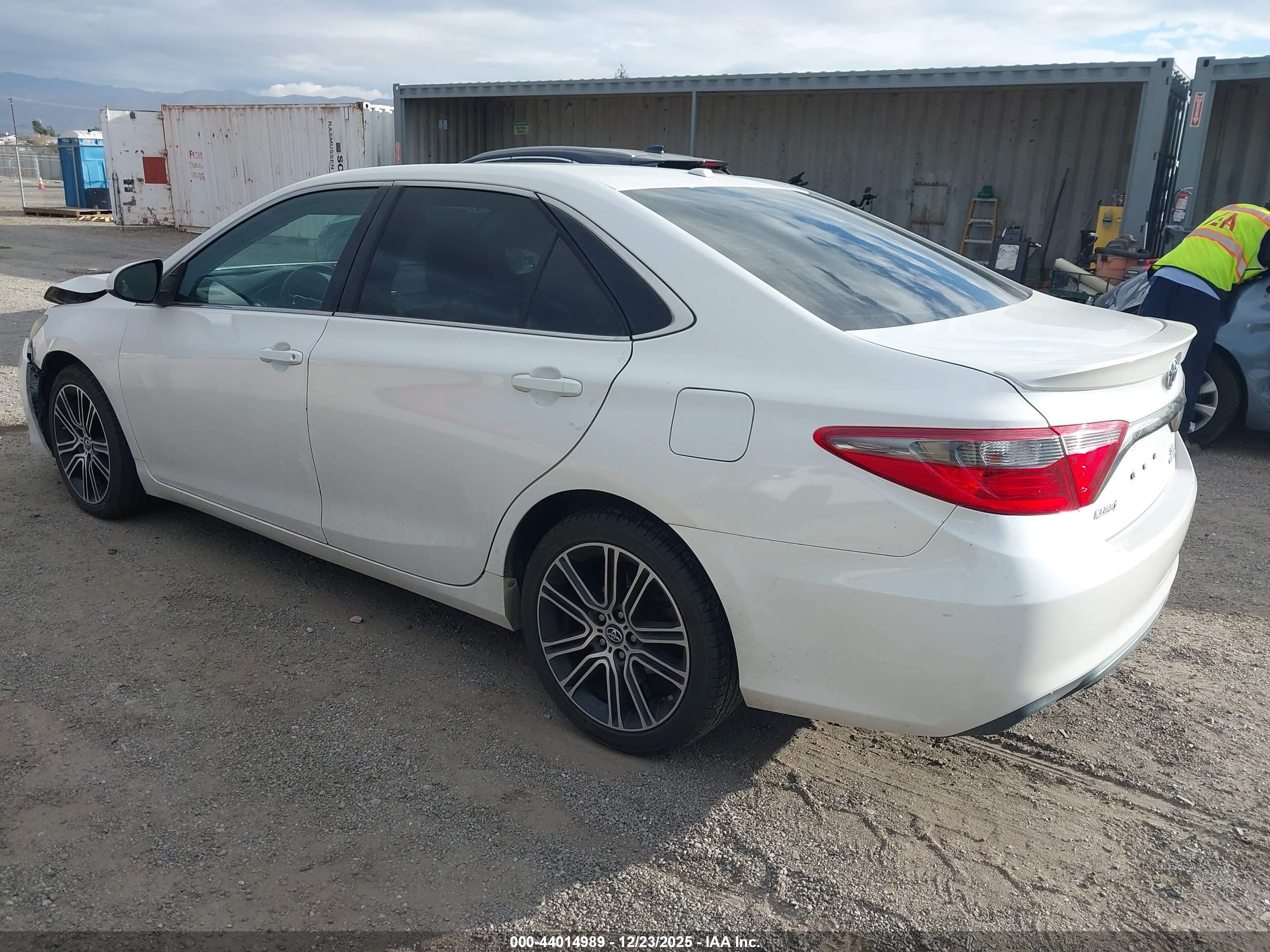 TOYOTA CAMRY image 3