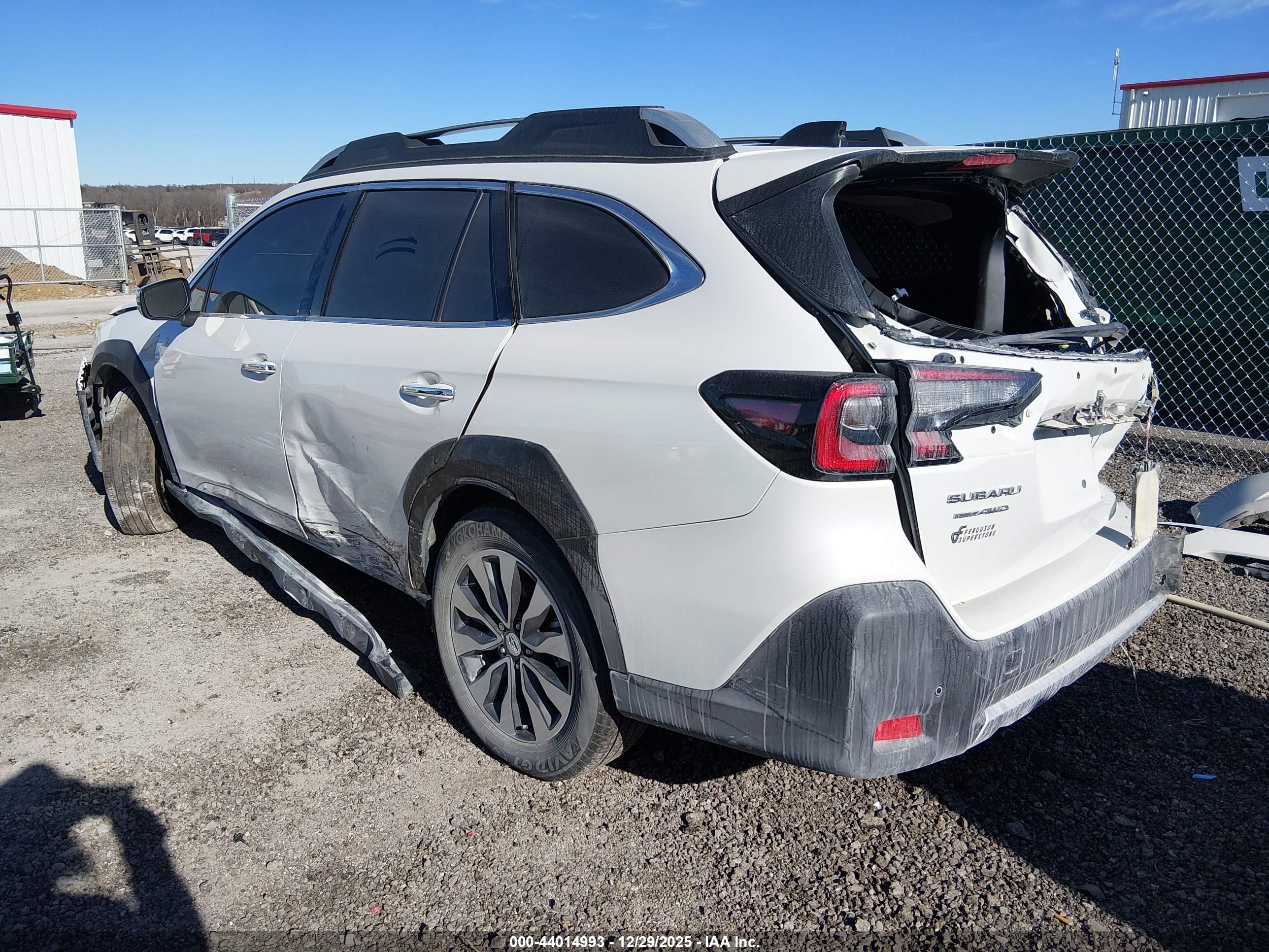 SUBARU OUTBACK image 3
