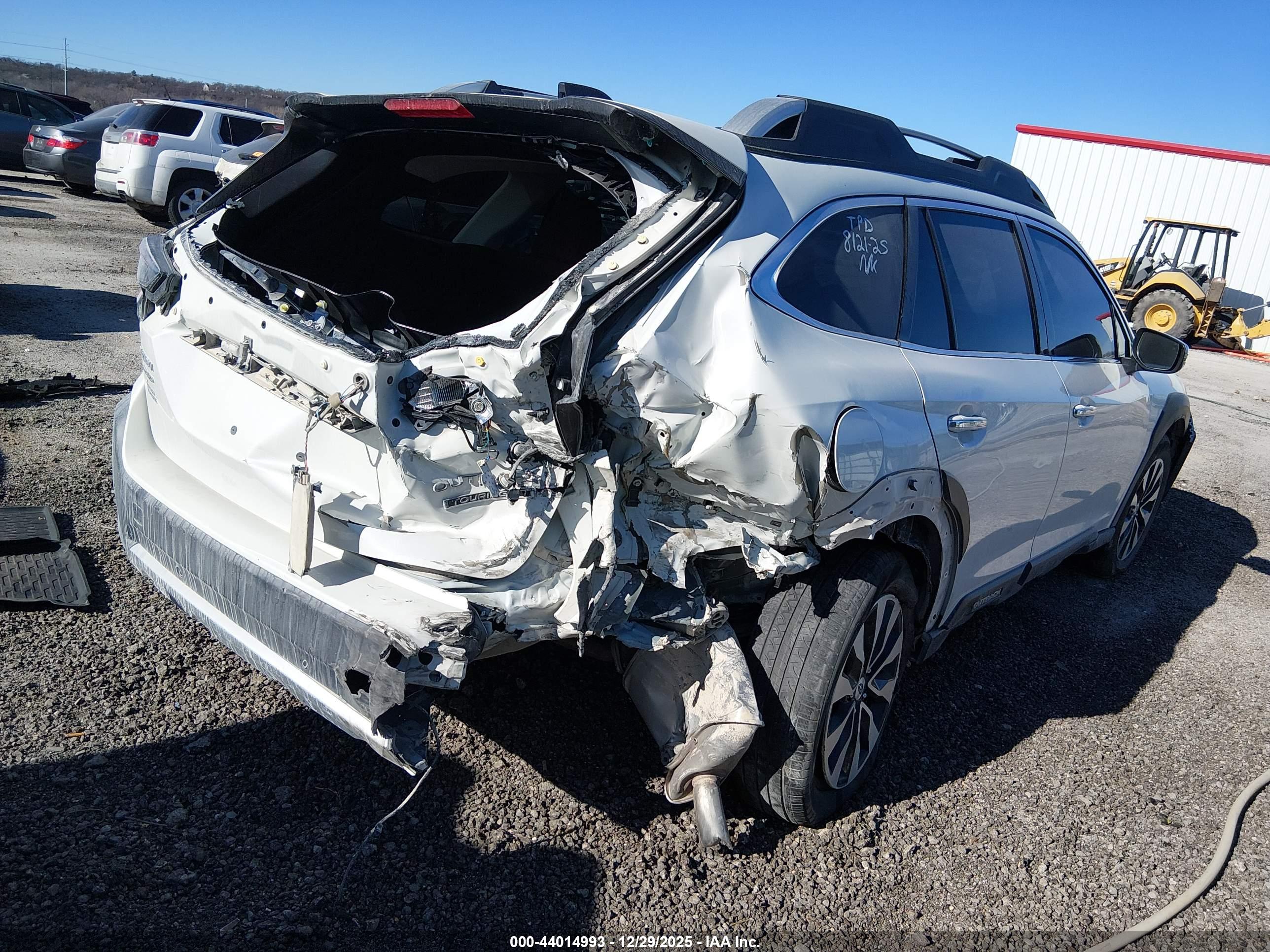 SUBARU OUTBACK image 4