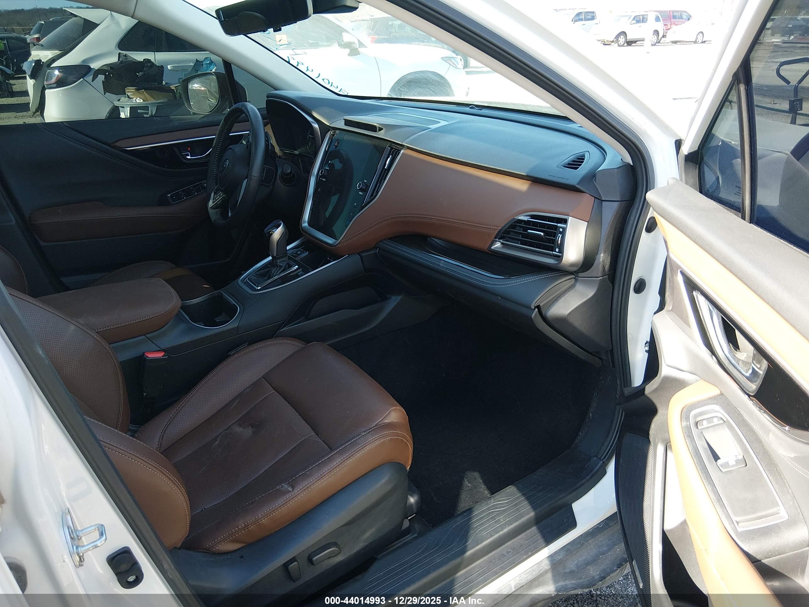 SUBARU OUTBACK image 5