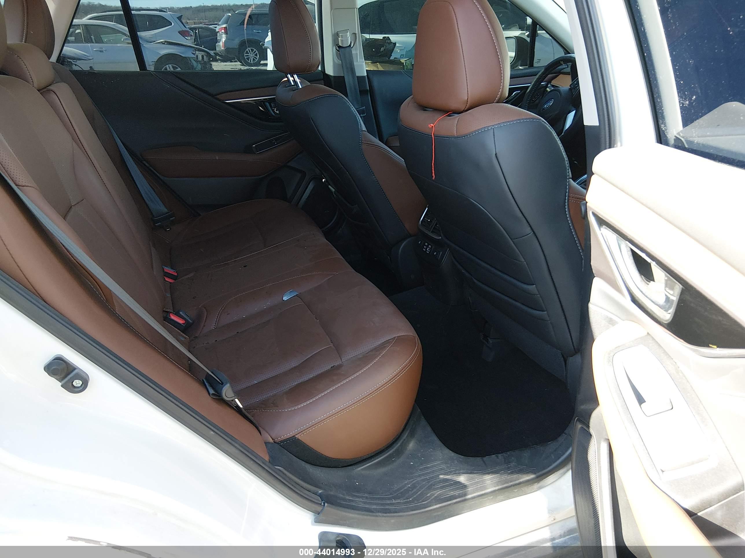 SUBARU OUTBACK image 8