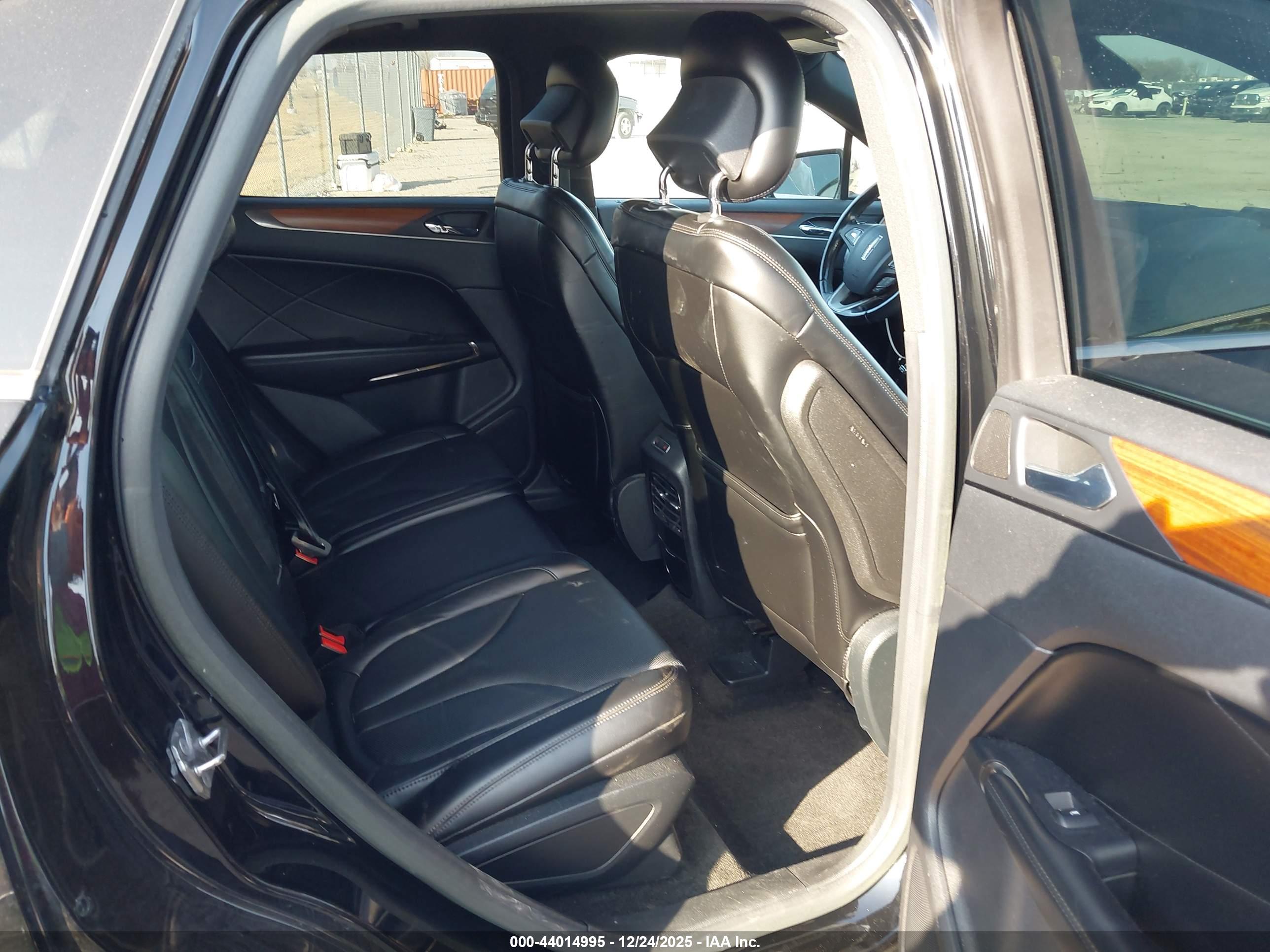 LINCOLN MKC image 8