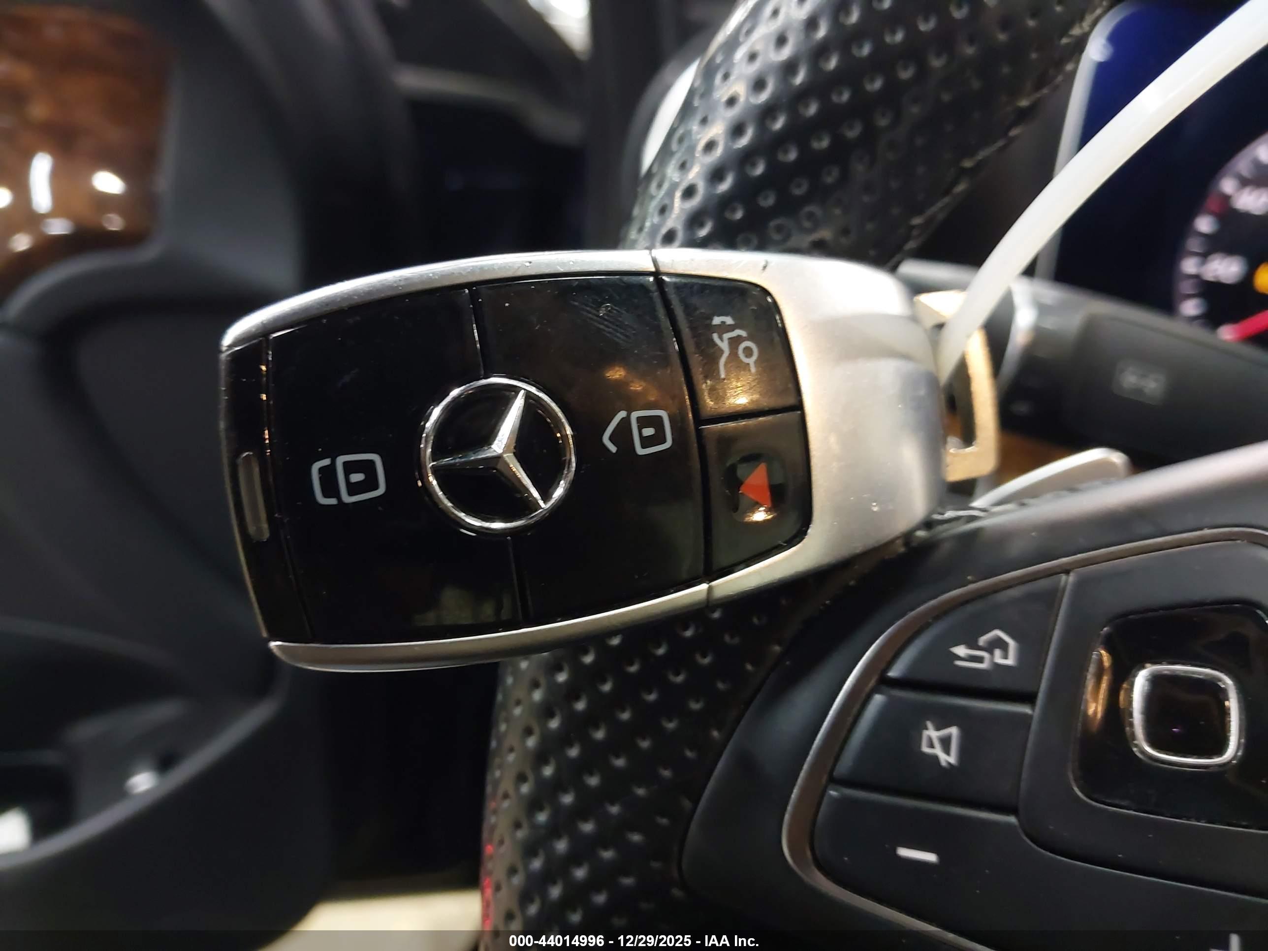 MERCEDES-BENZ E image 11
