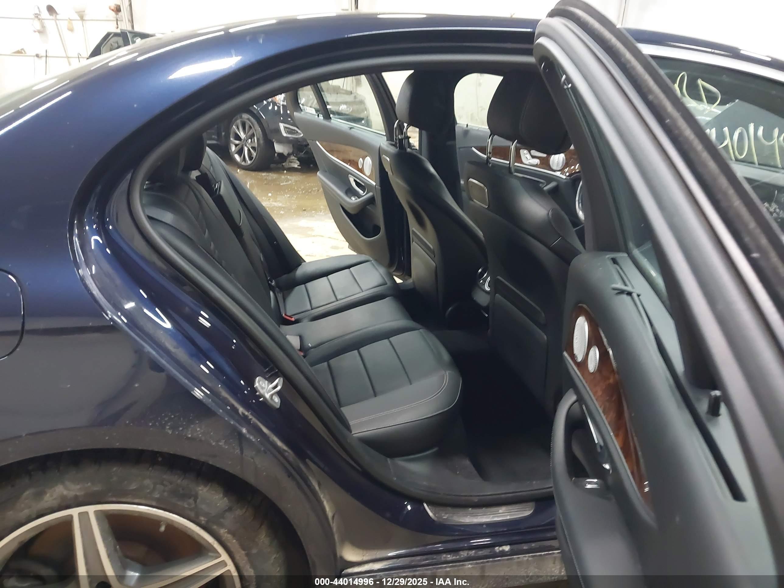 MERCEDES-BENZ E image 8