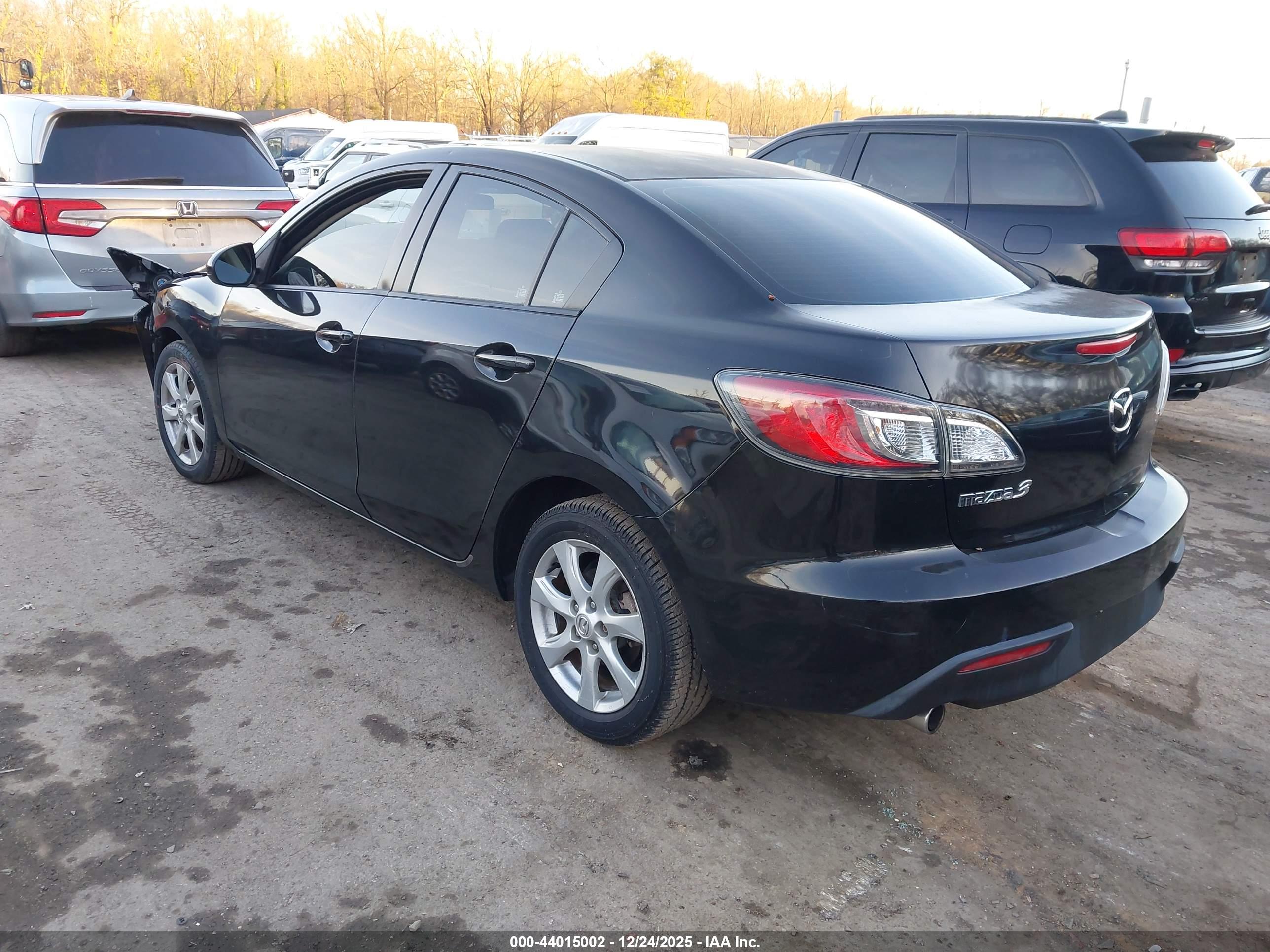 MAZDA MAZDA3 image 3