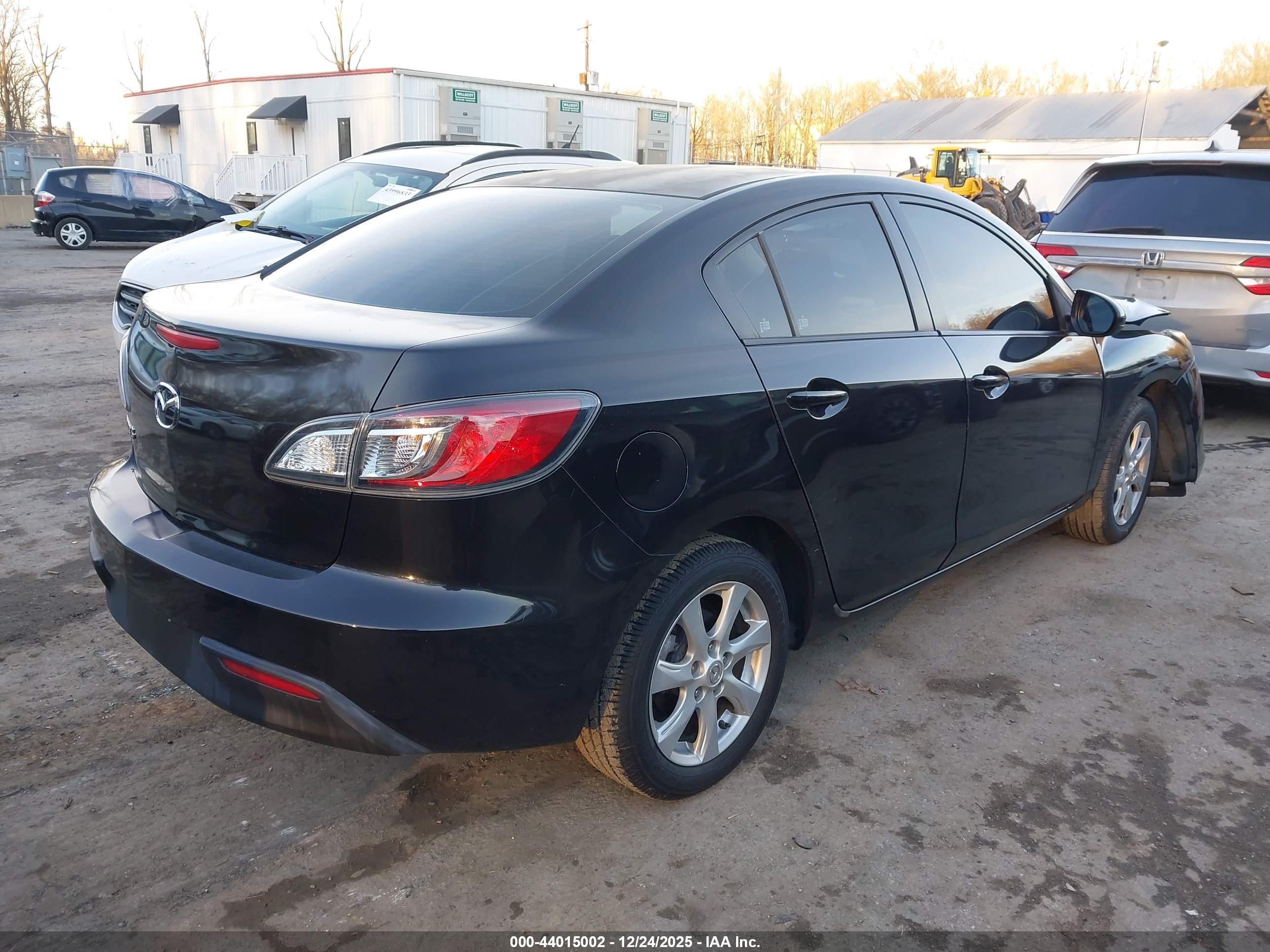 MAZDA MAZDA3 image 4