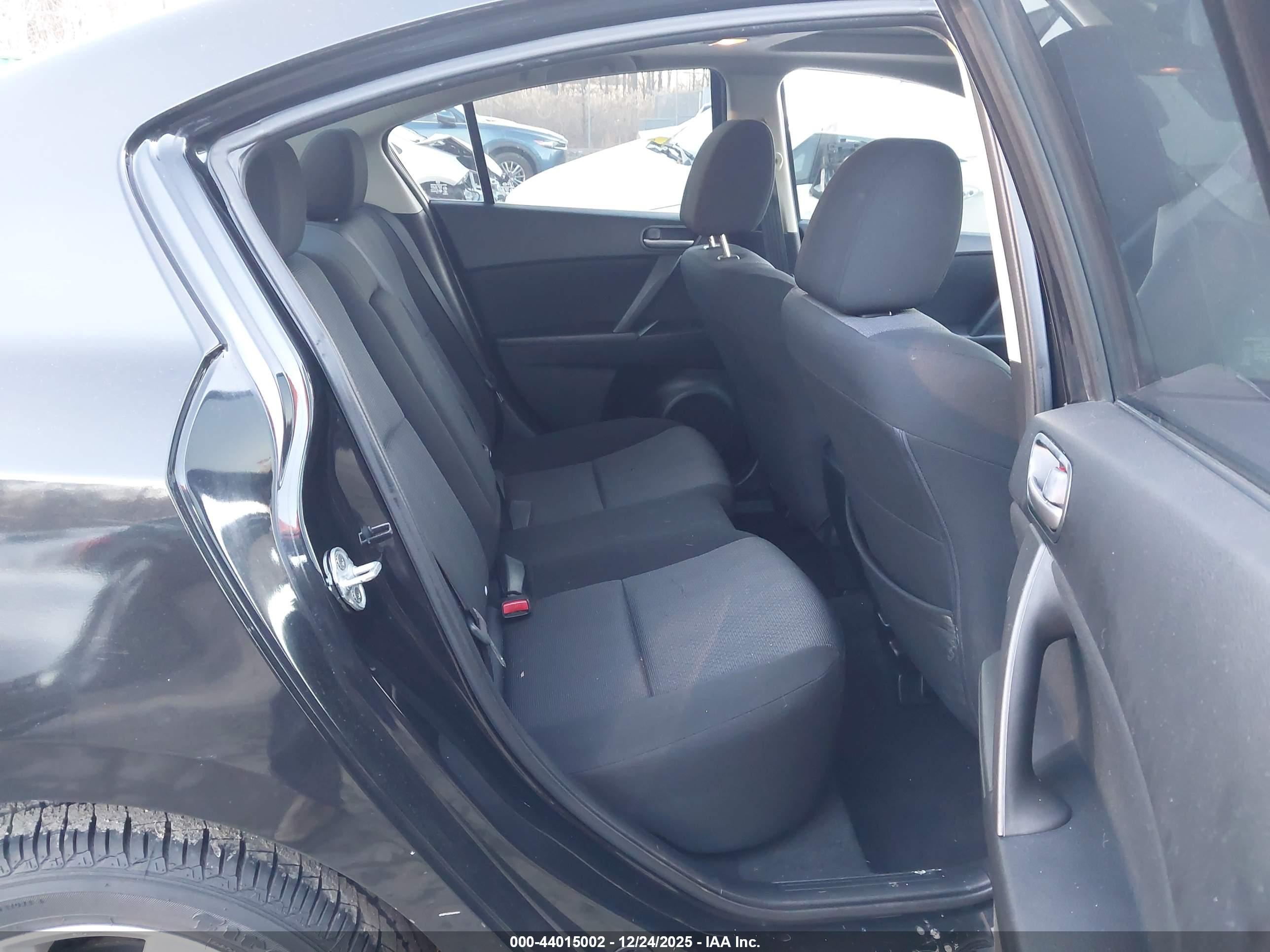 MAZDA MAZDA3 image 8