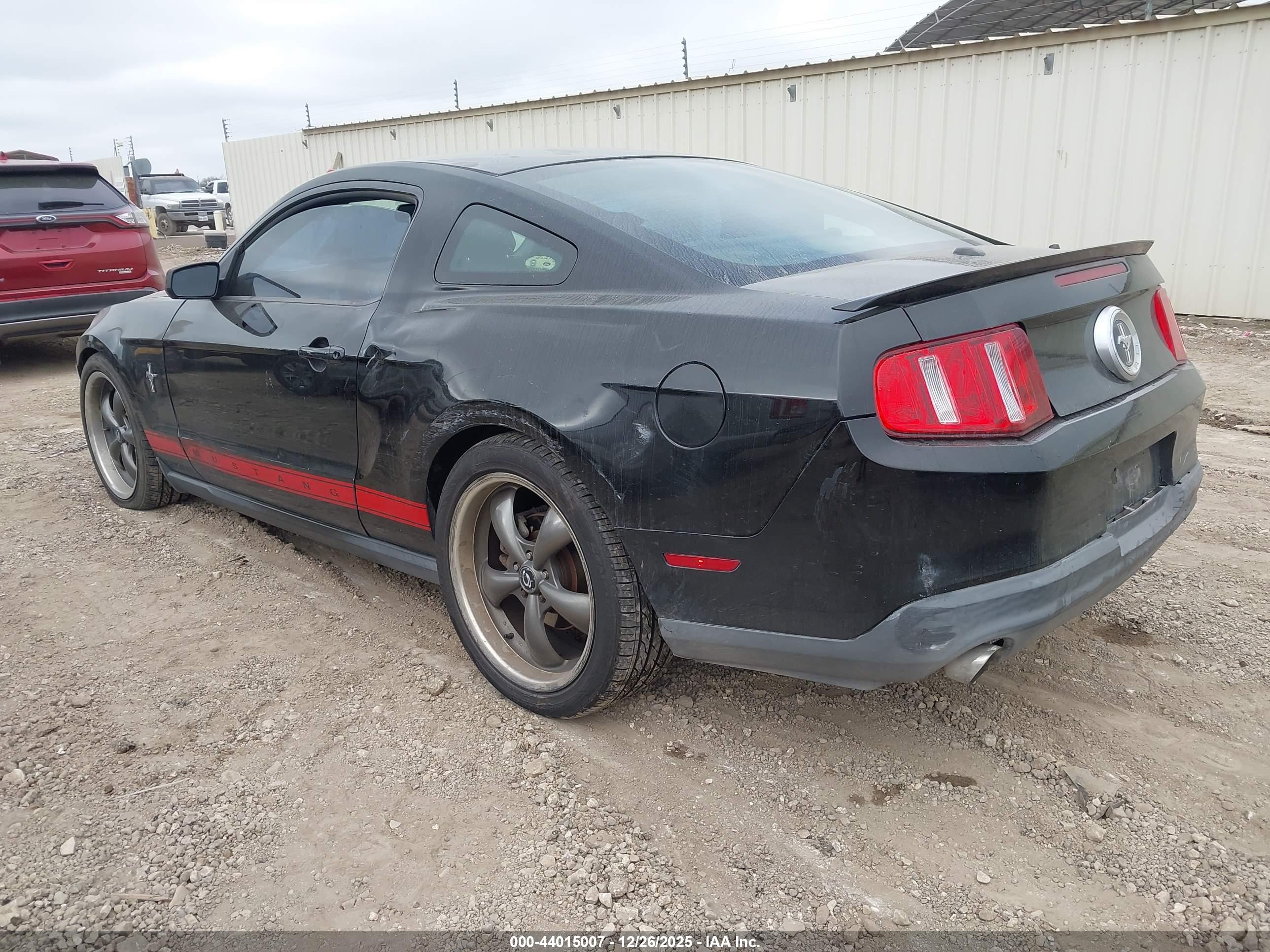 FORD MUSTANG image 3