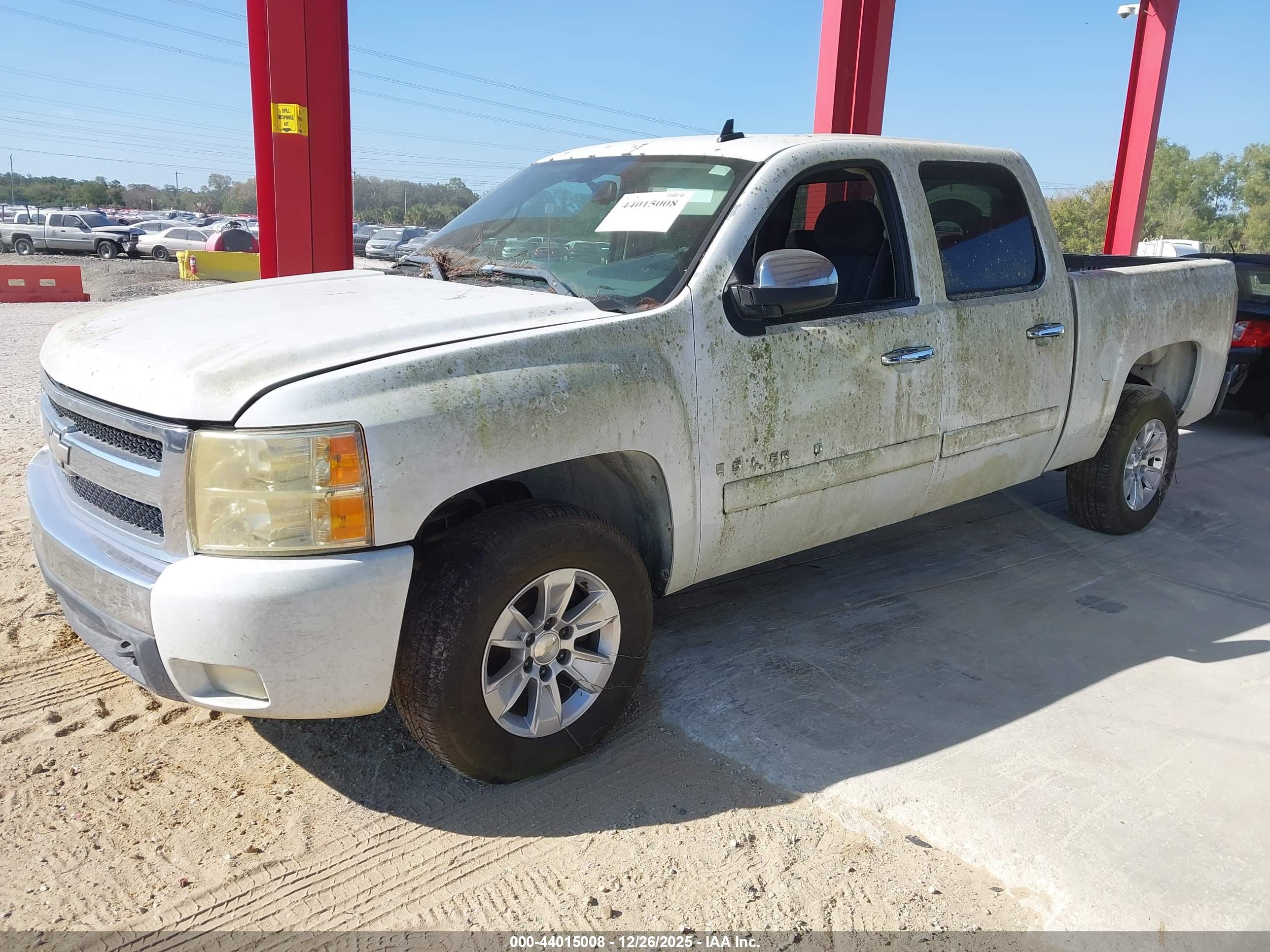 CHEVROLET SILVERADO image 2