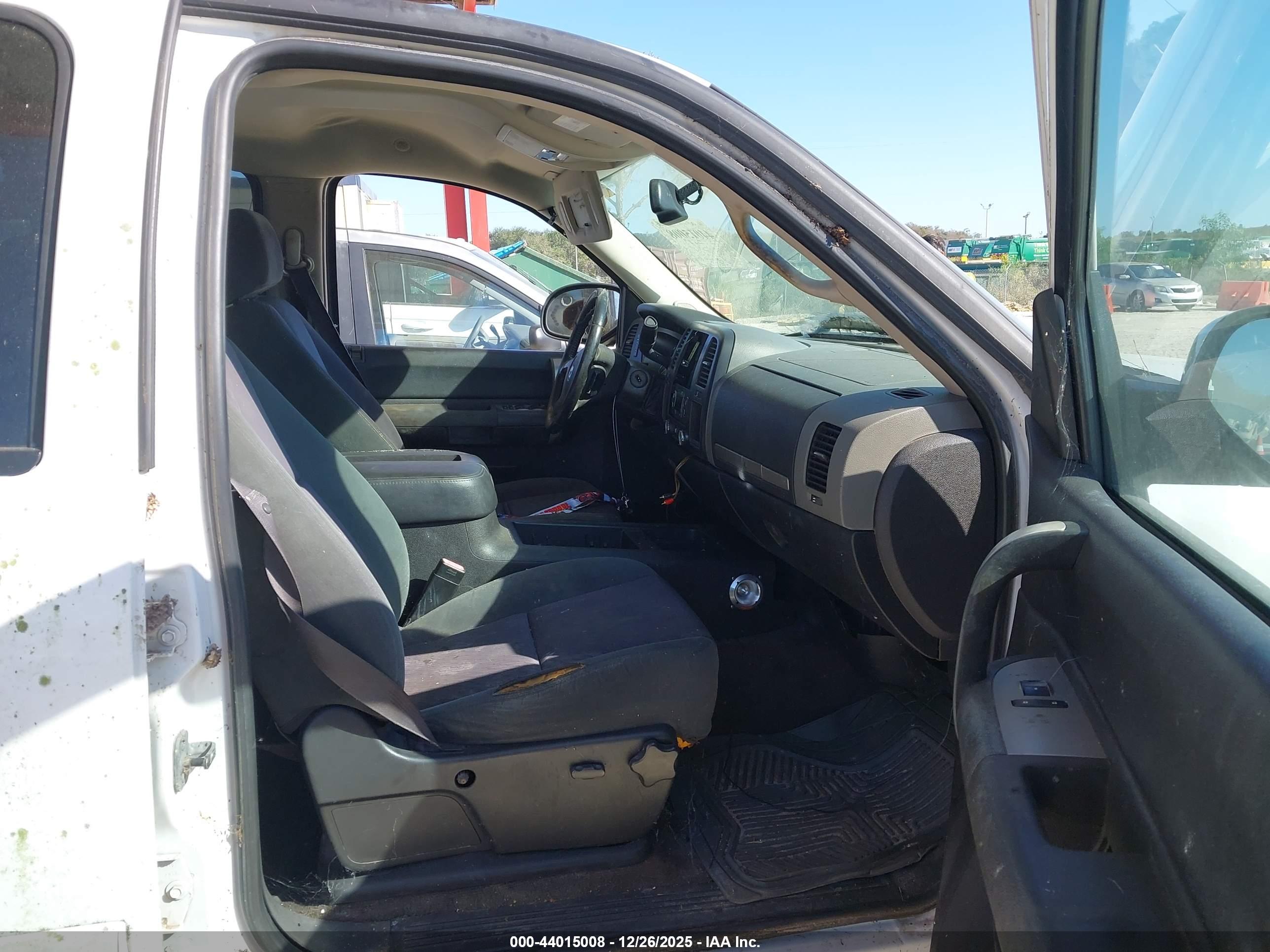 CHEVROLET SILVERADO image 5