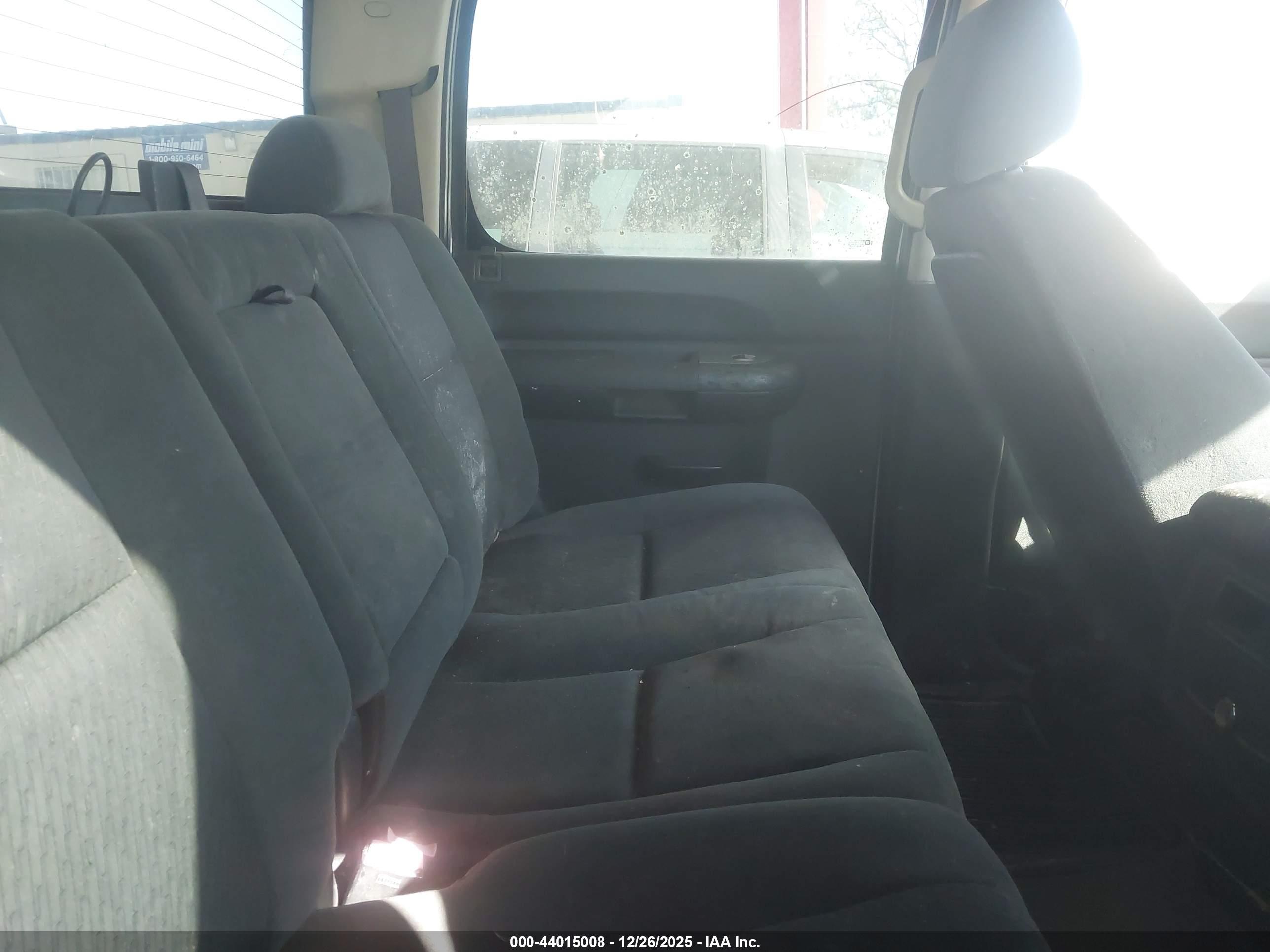 CHEVROLET SILVERADO image 8
