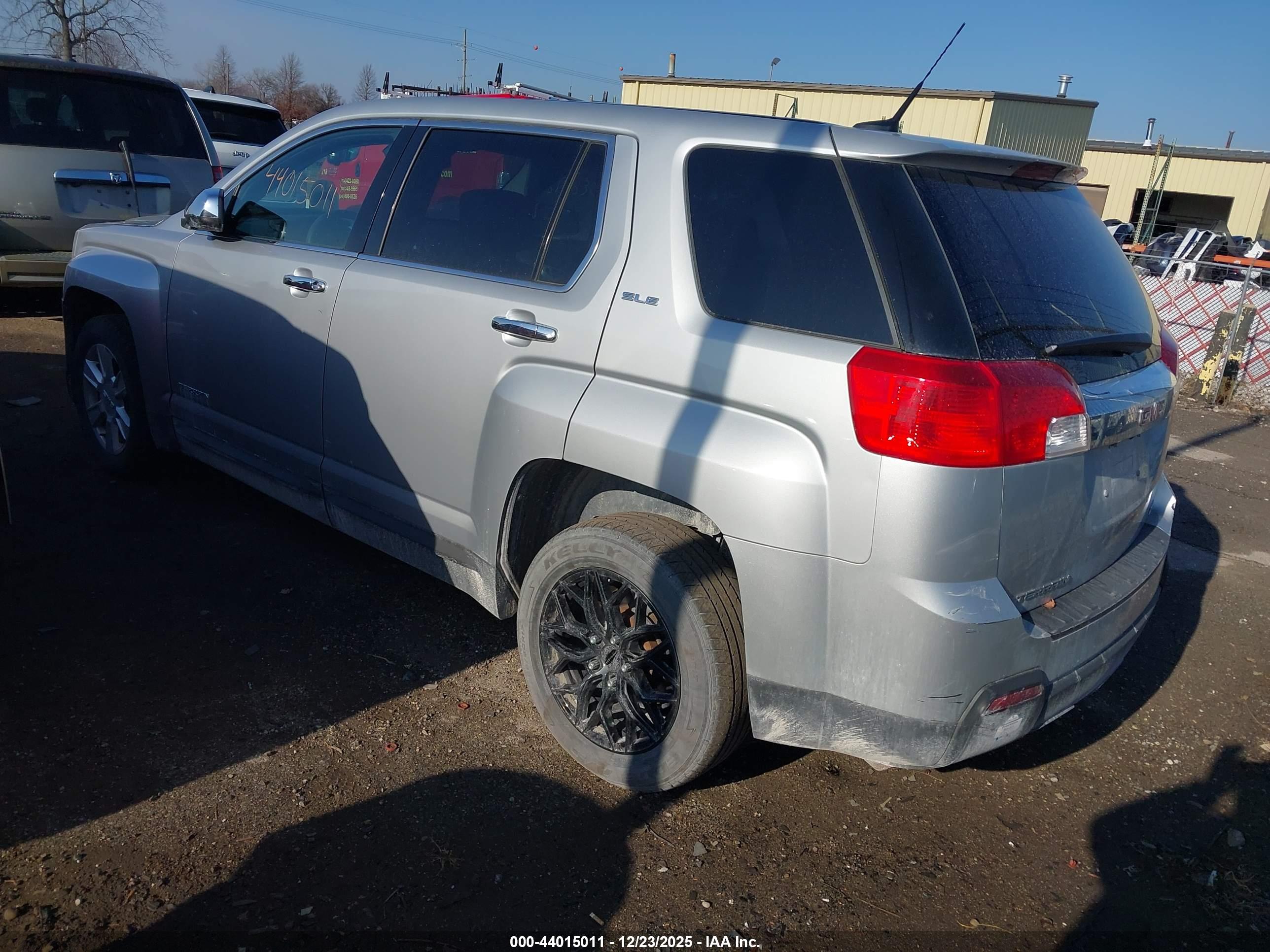GMC TERRAIN image 3