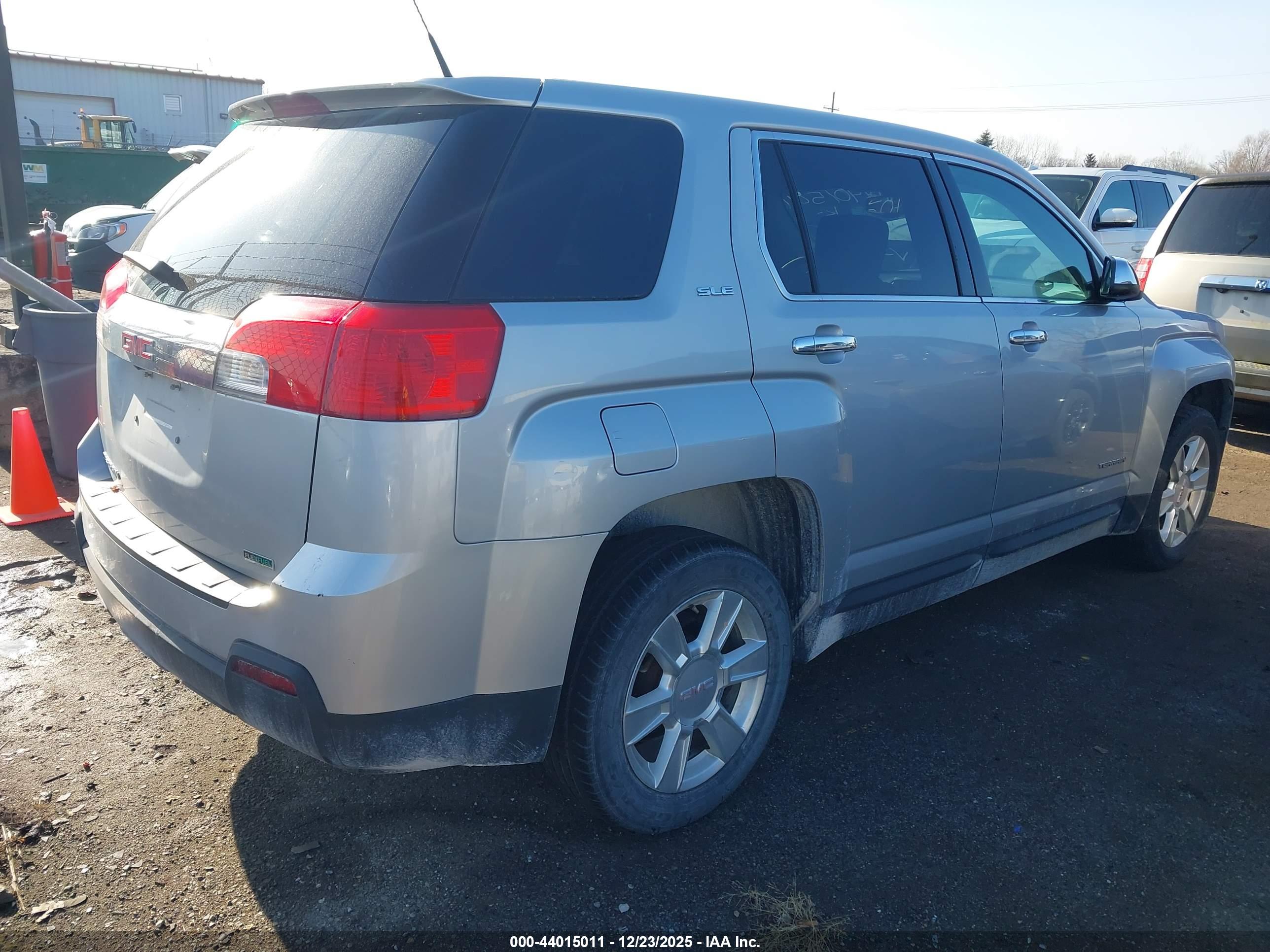GMC TERRAIN image 4