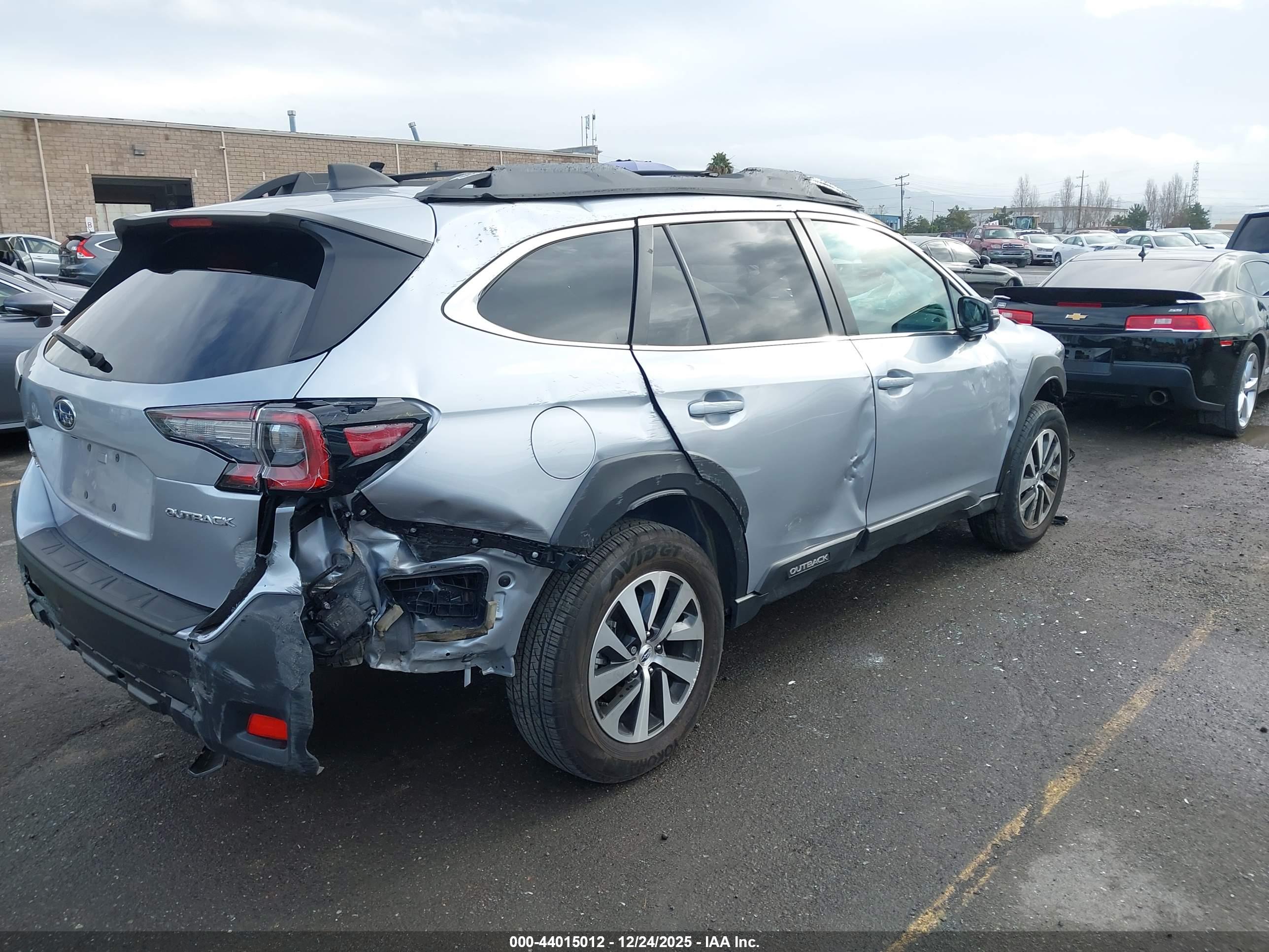 SUBARU OUTBACK image 4