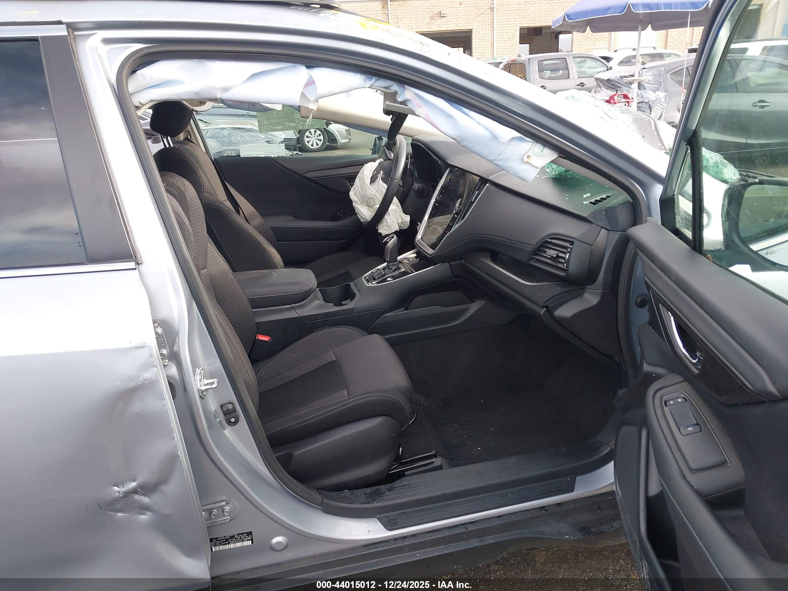 SUBARU OUTBACK image 5
