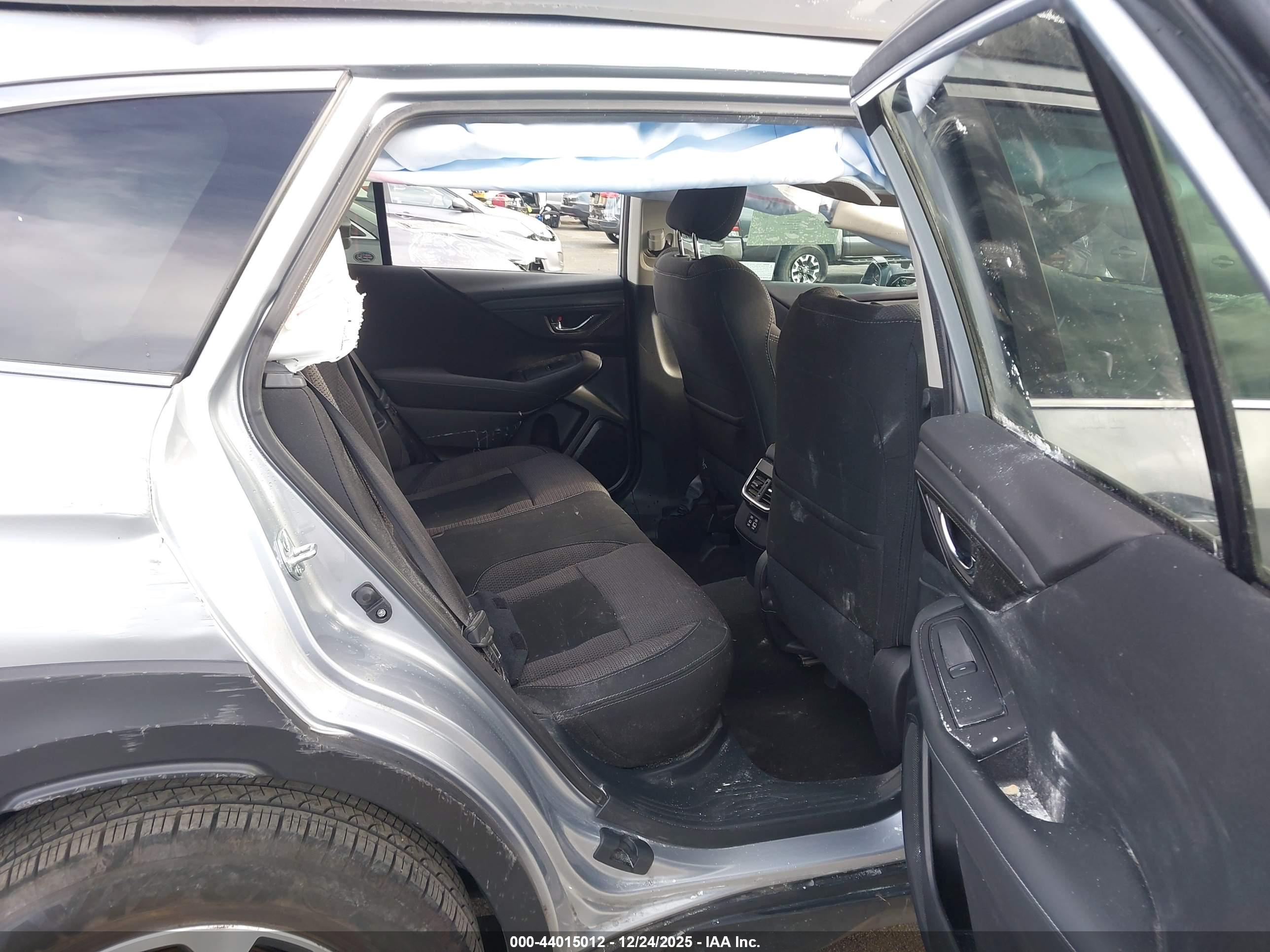 SUBARU OUTBACK image 8