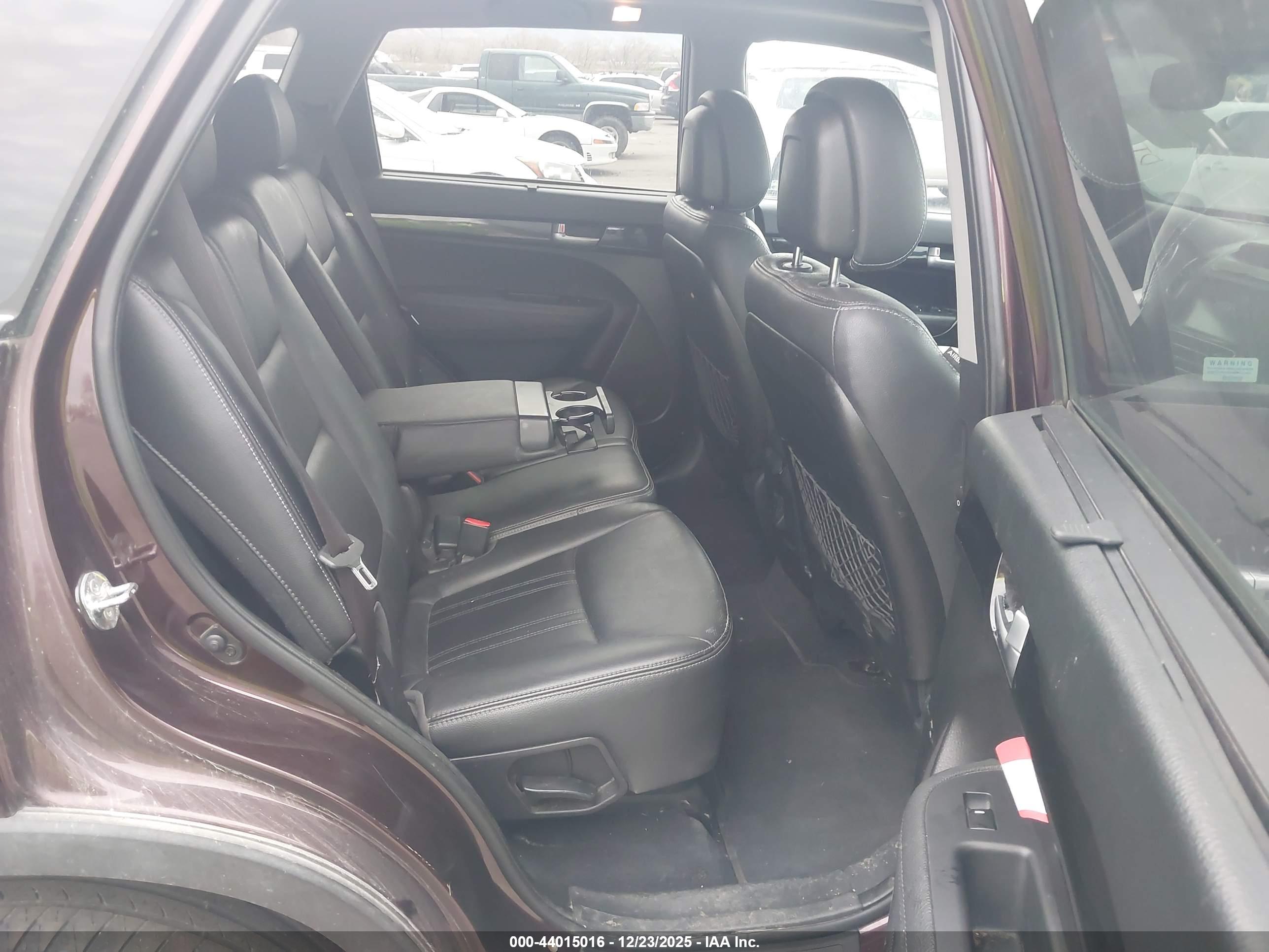 KIA SORENTO image 8