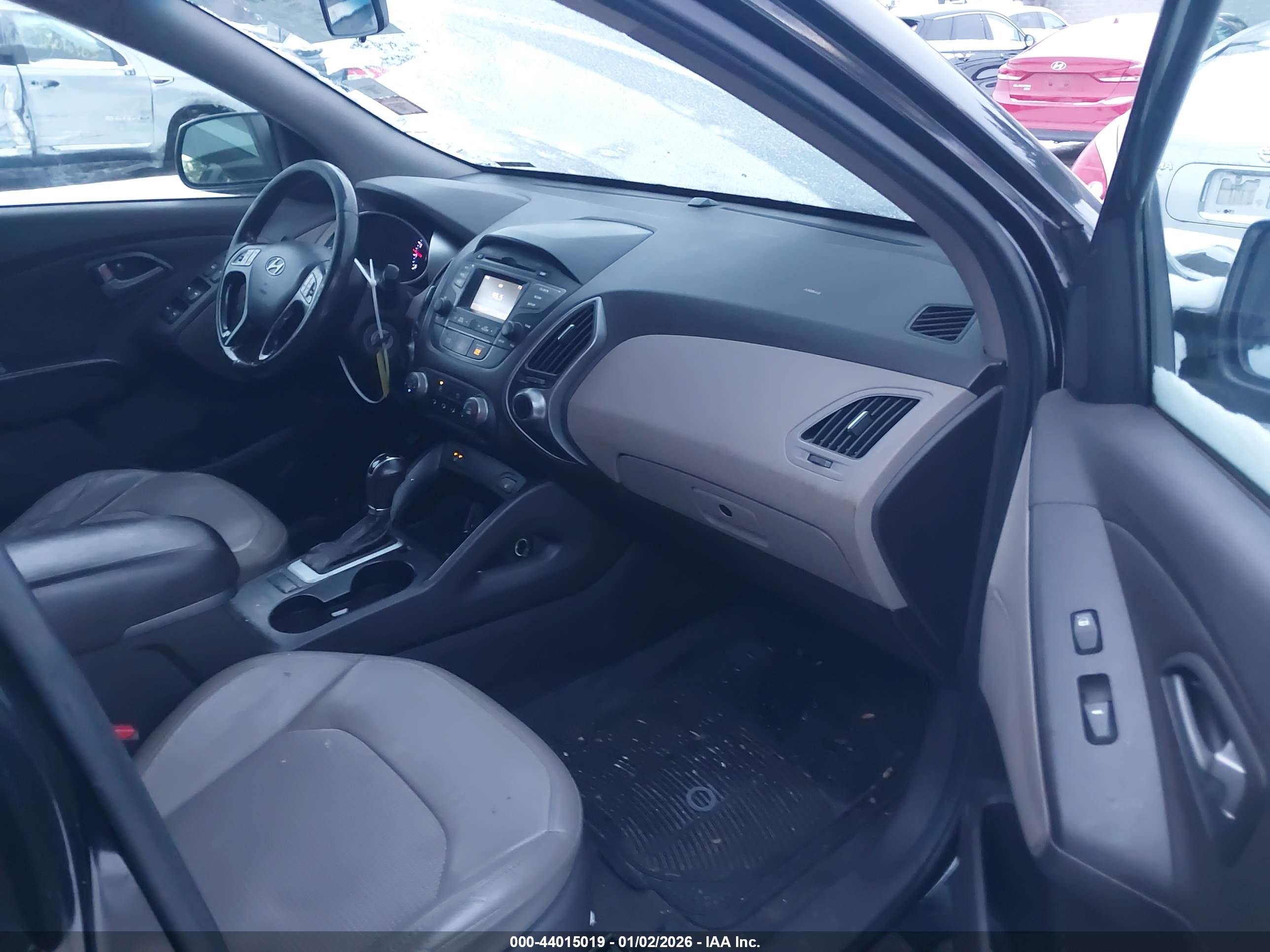 HYUNDAI TUCSON image 5