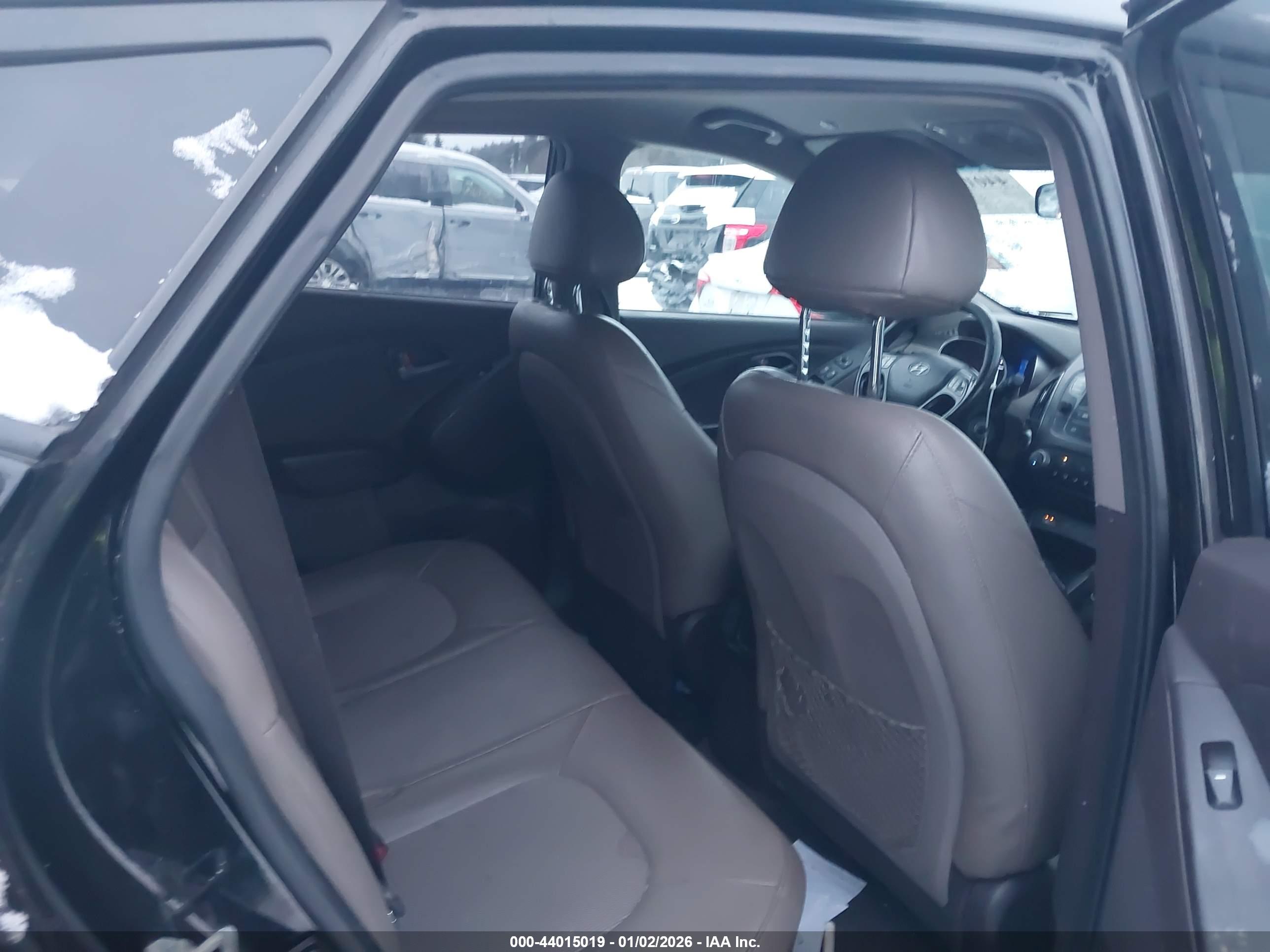 HYUNDAI TUCSON image 8