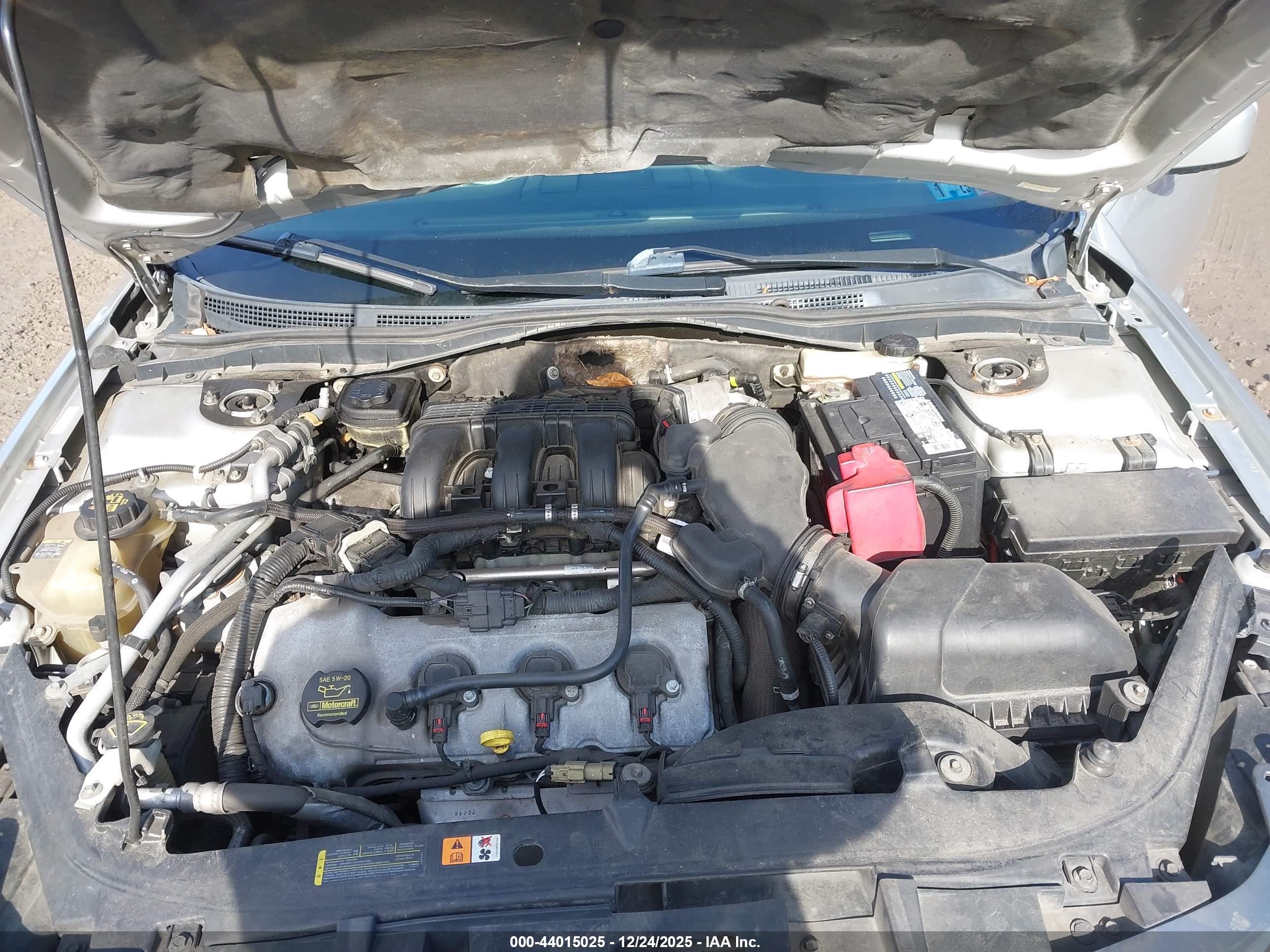FORD FUSION image 10