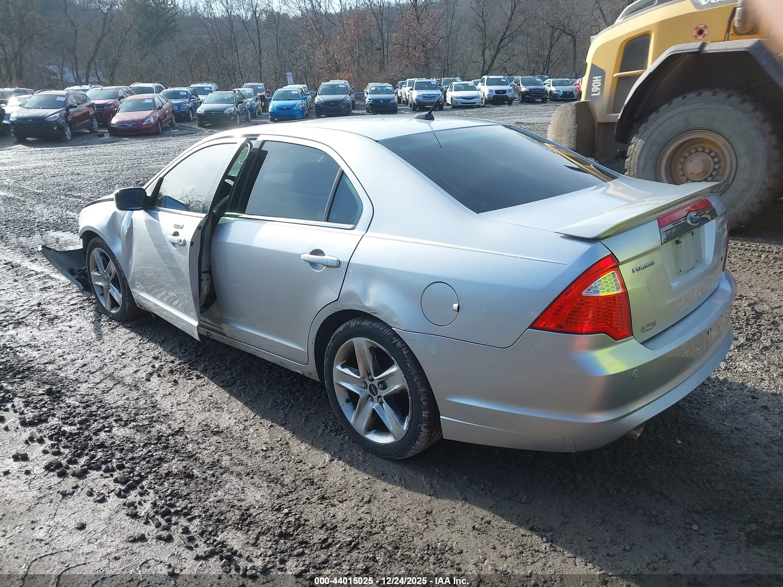 FORD FUSION image 3