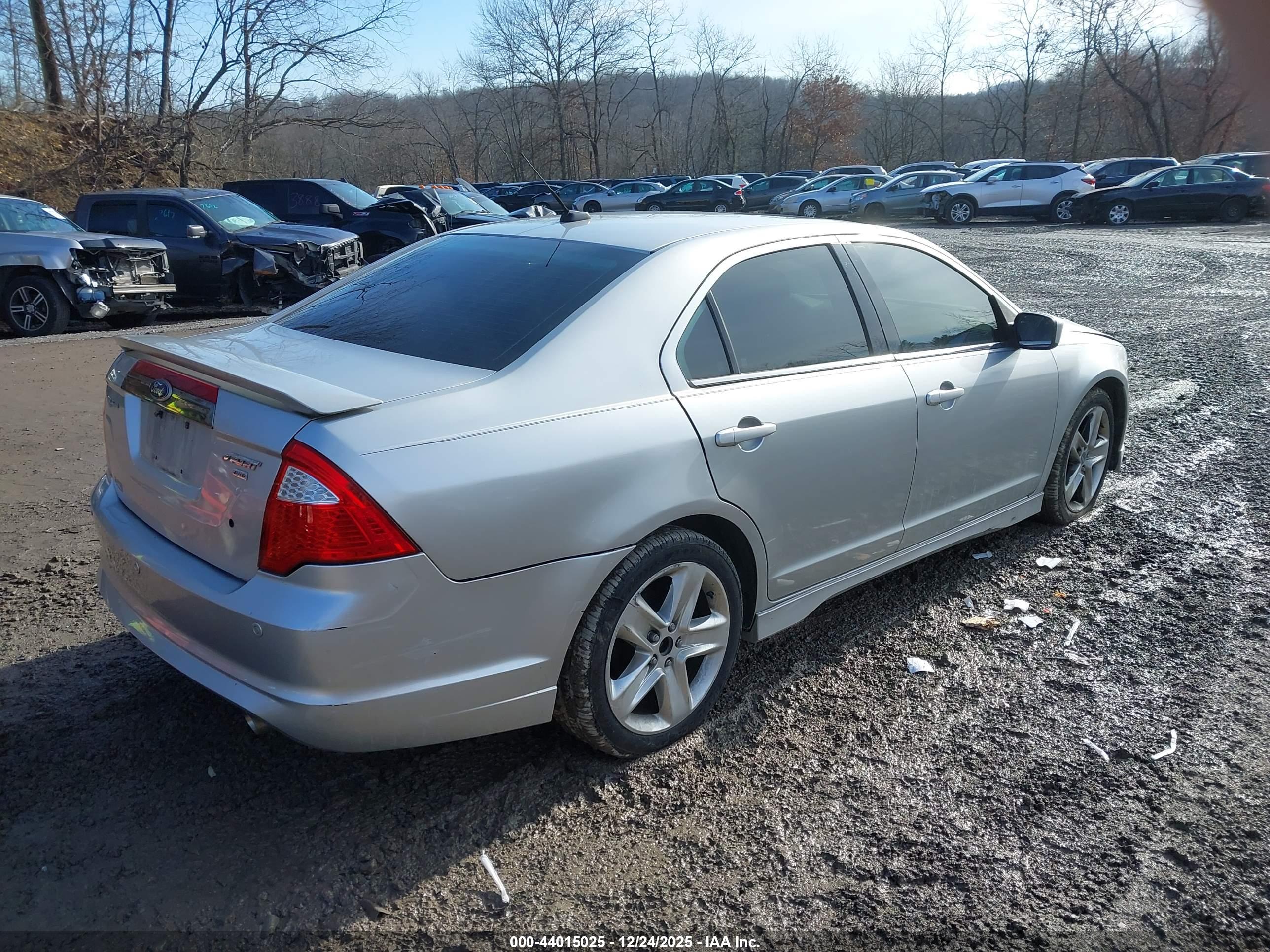 FORD FUSION image 4
