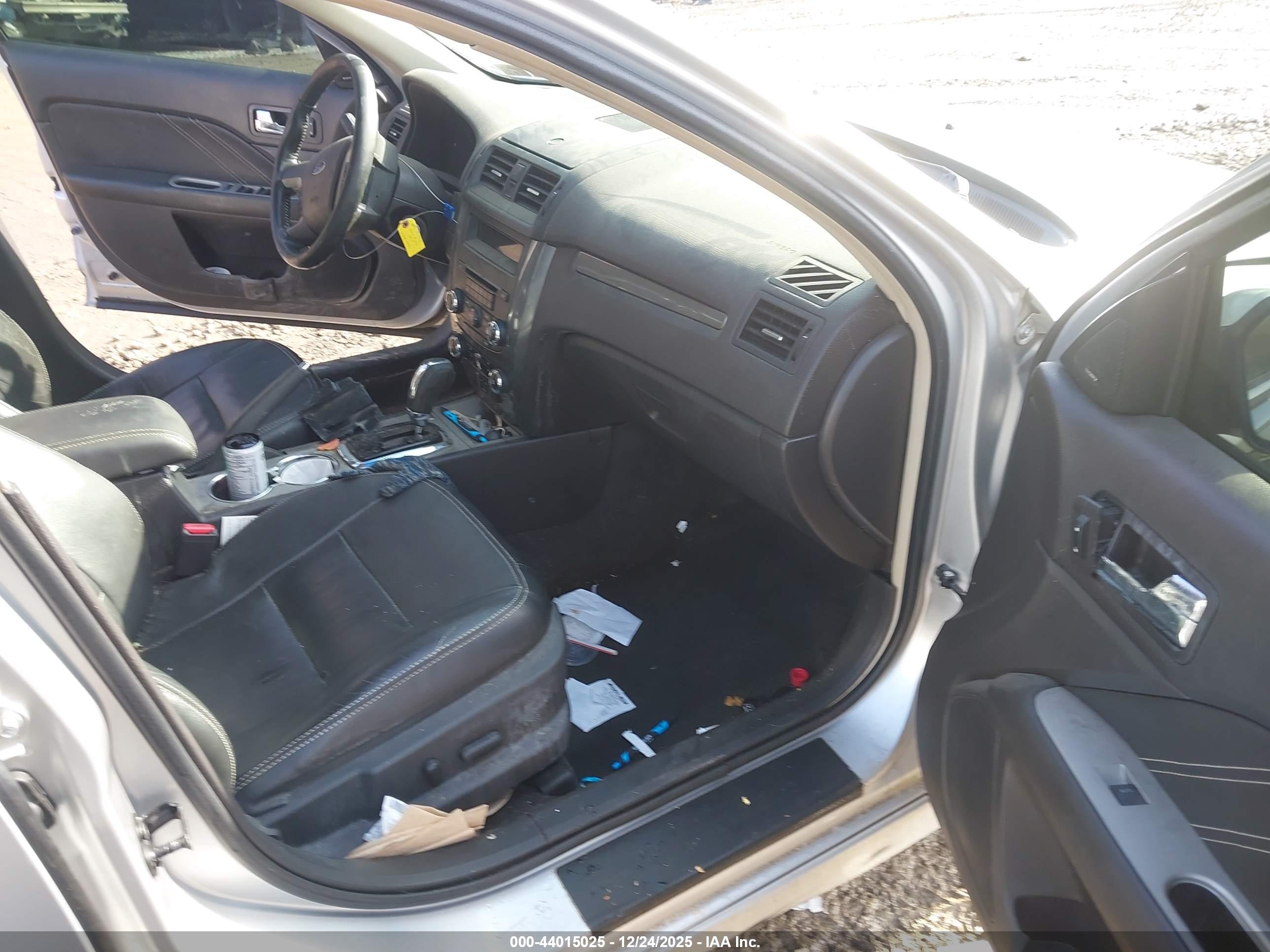 FORD FUSION image 5