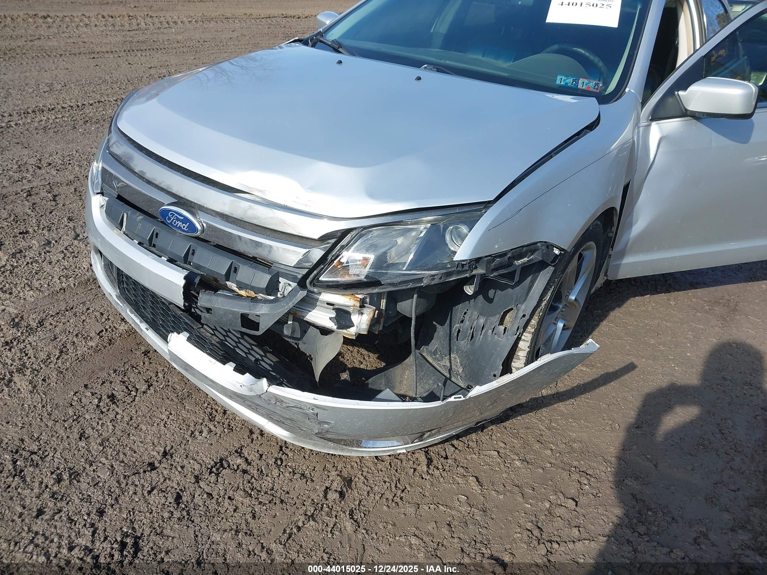 FORD FUSION image 6