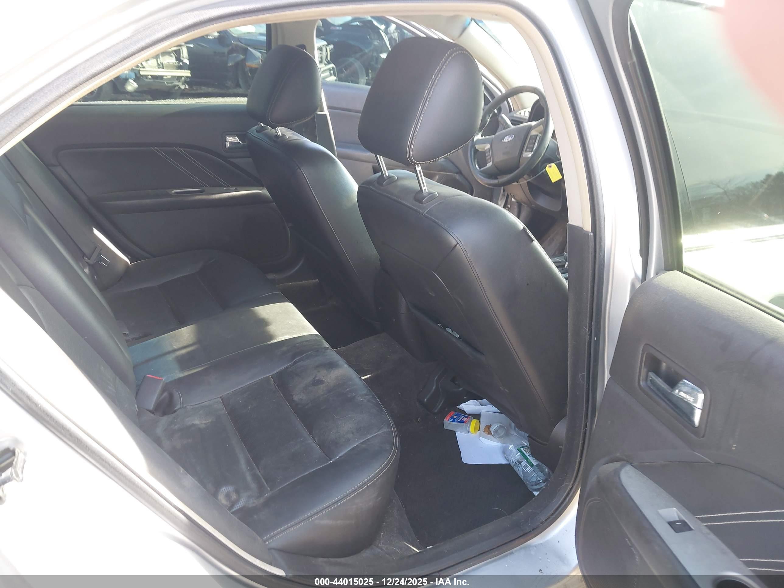 FORD FUSION image 8