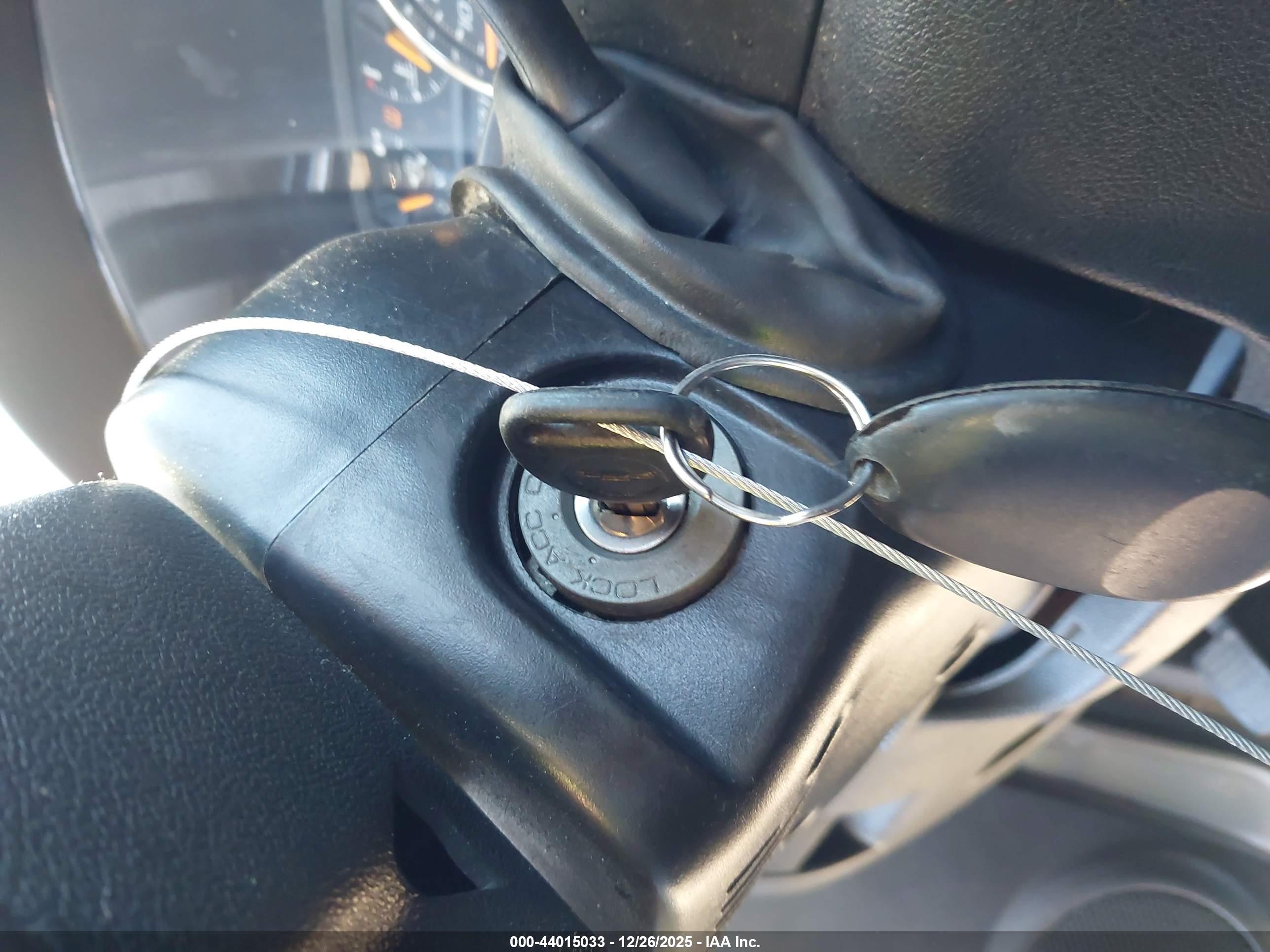 CHEVROLET COLORADO image 11