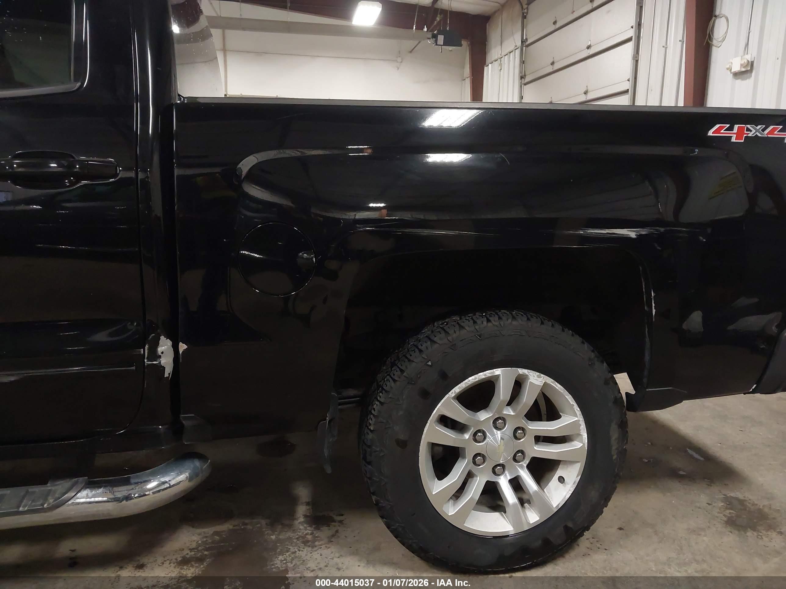 CHEVROLET SILVERADO image 6